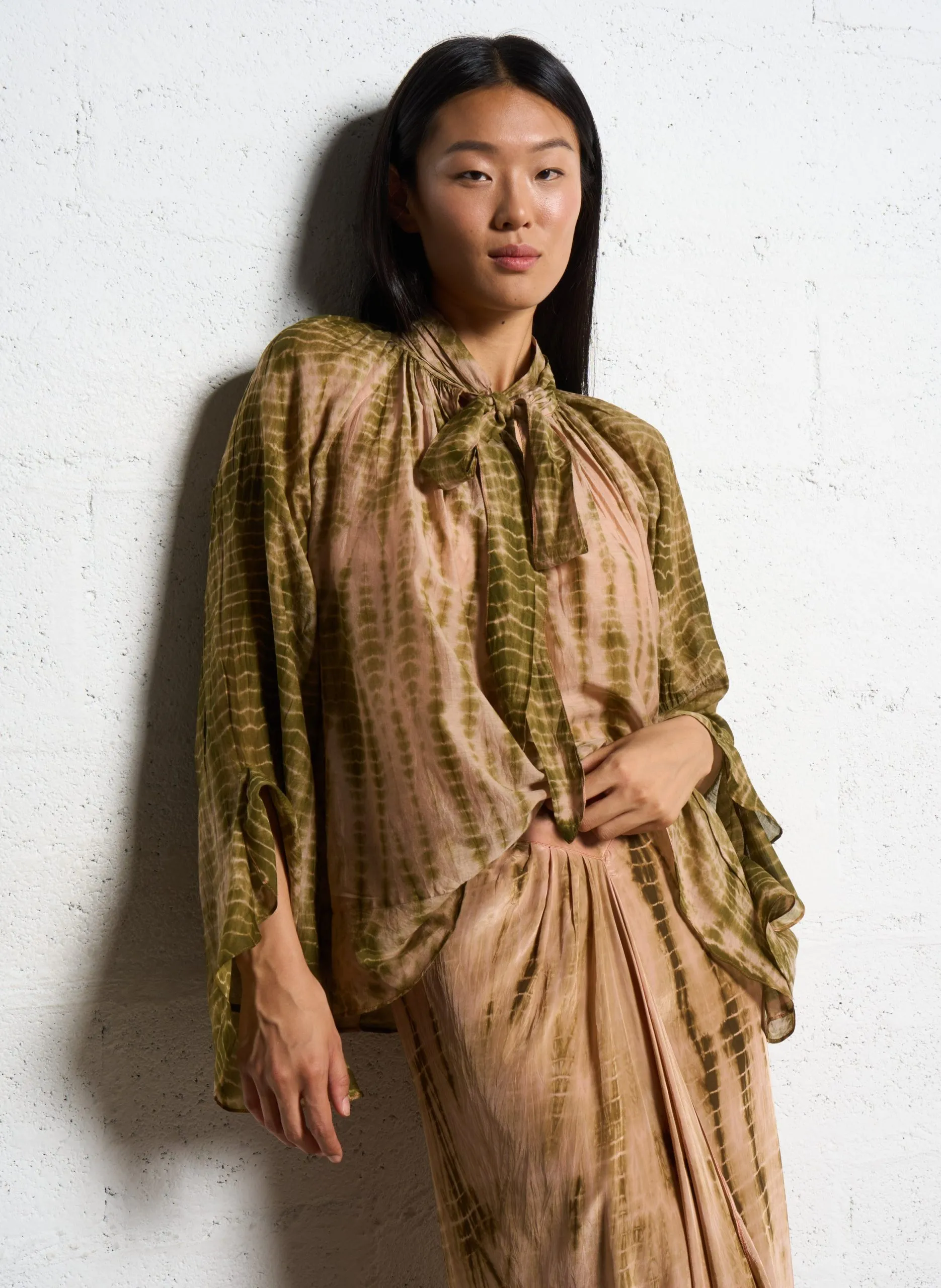 Bluse mit Schleifenkragen aus Baumwolle und Seidenmischung Mehrfarbig CLODE