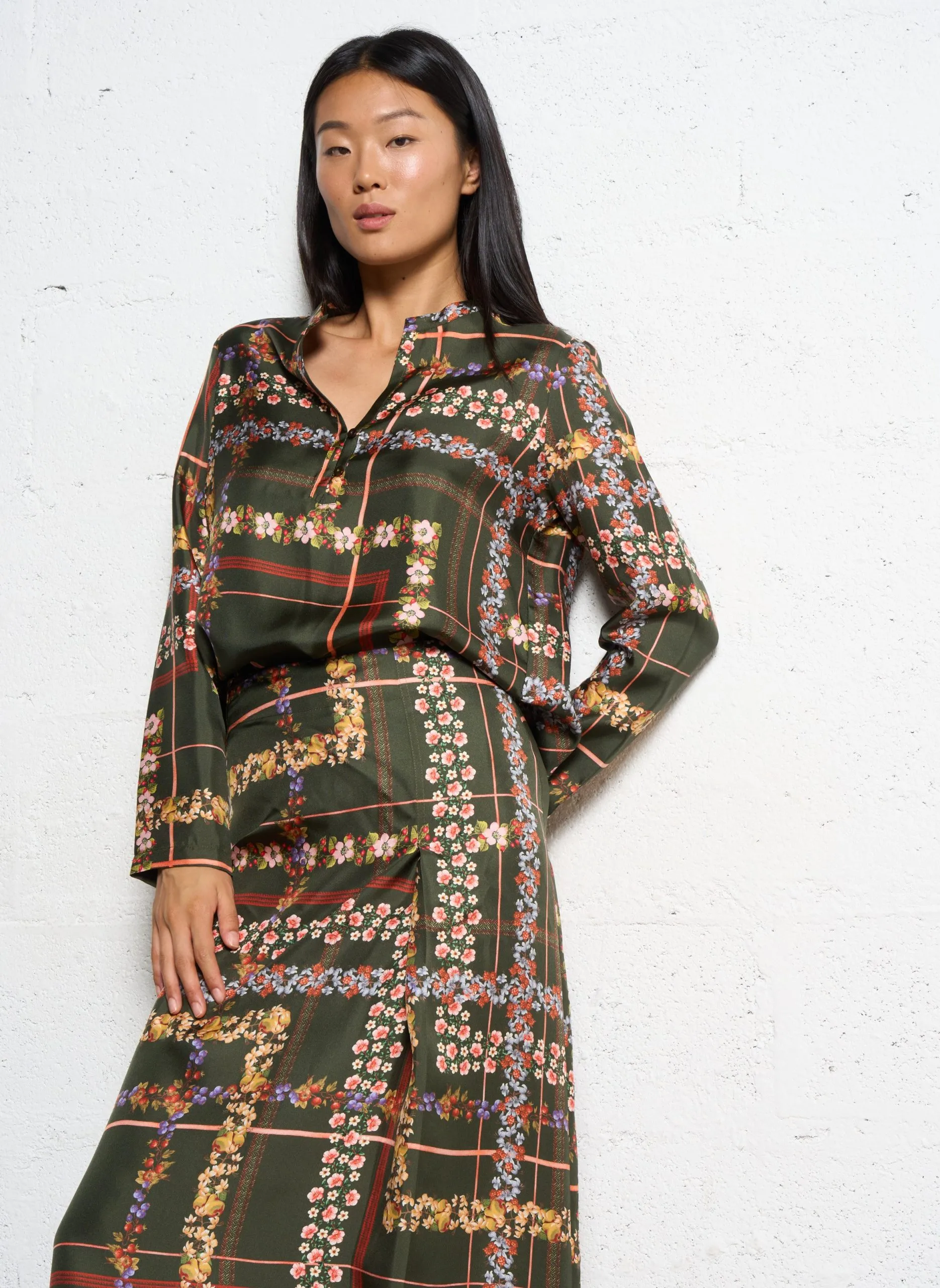 Seidenbluse mit V-Ausschnitt Grun EXETER