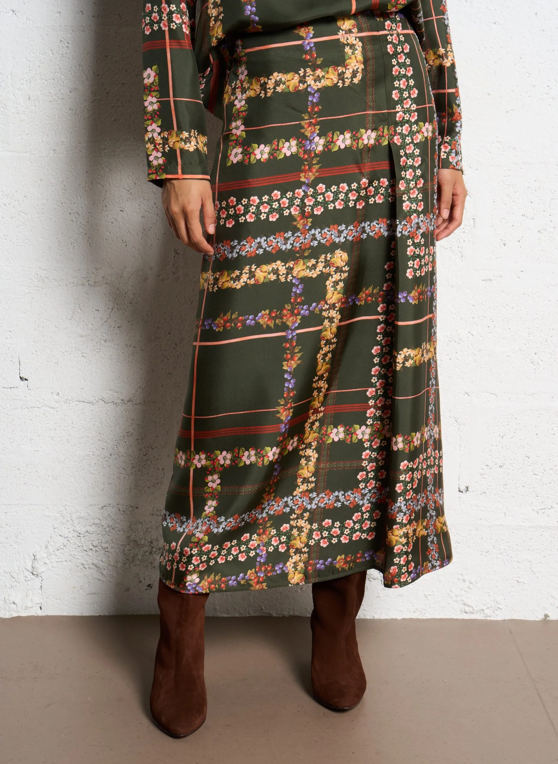 Midi-Rock mit Blumenmuster aus Seide Grun CHAI