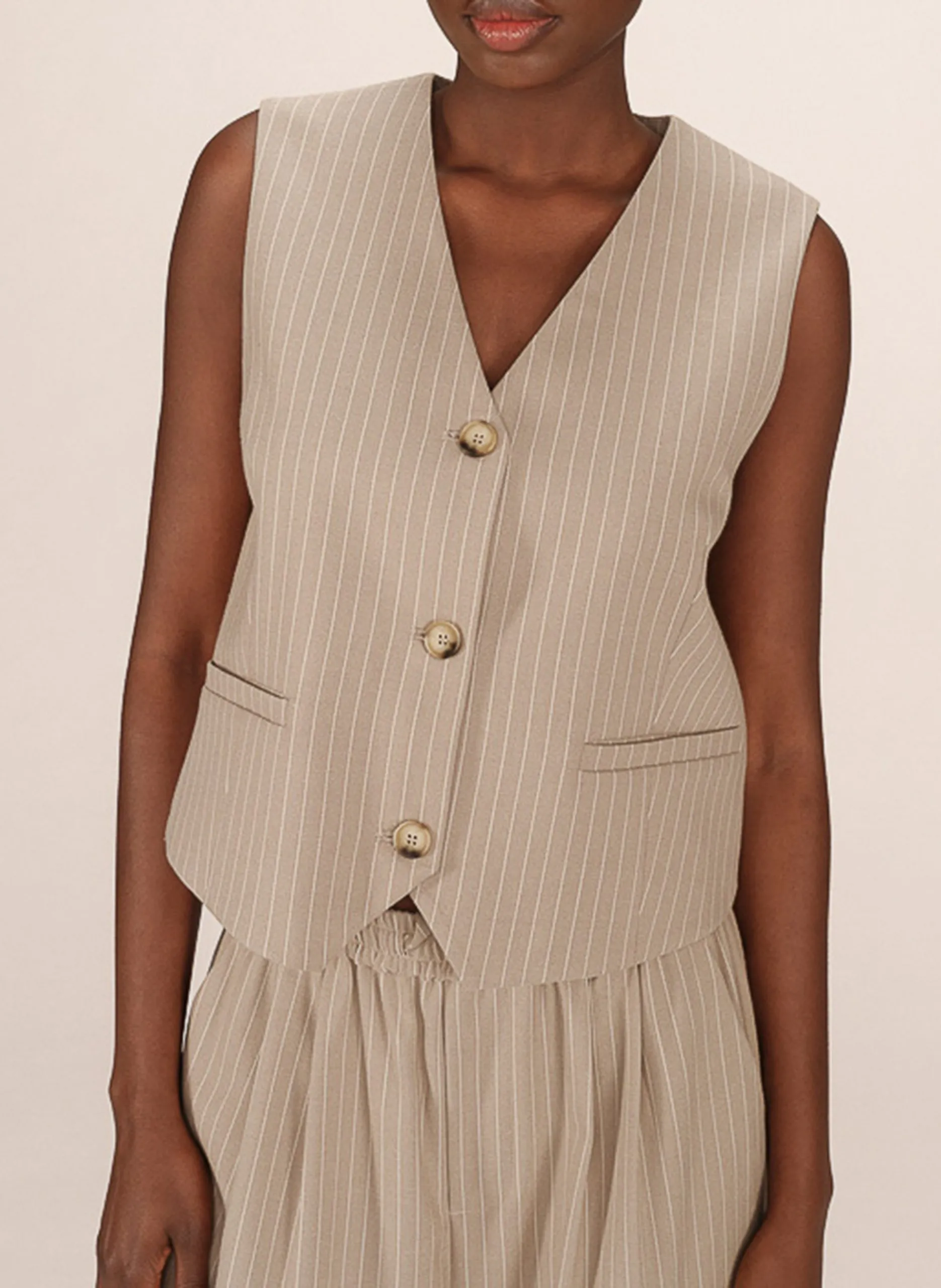 Blazer mit V-Ausschnitt Beige SISTER