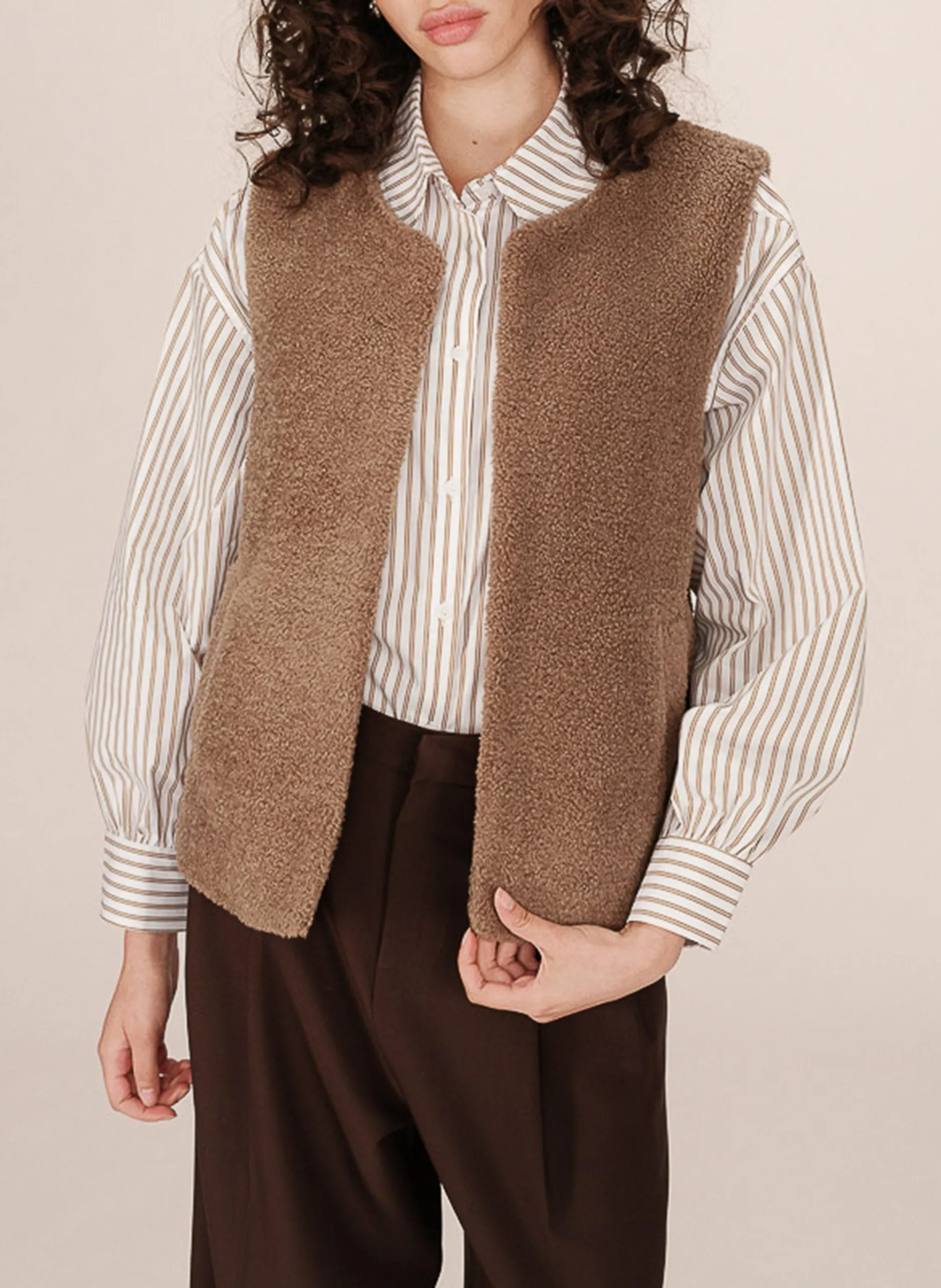 Ärmellose Weste aus Kunstpelz Braun SINATRA