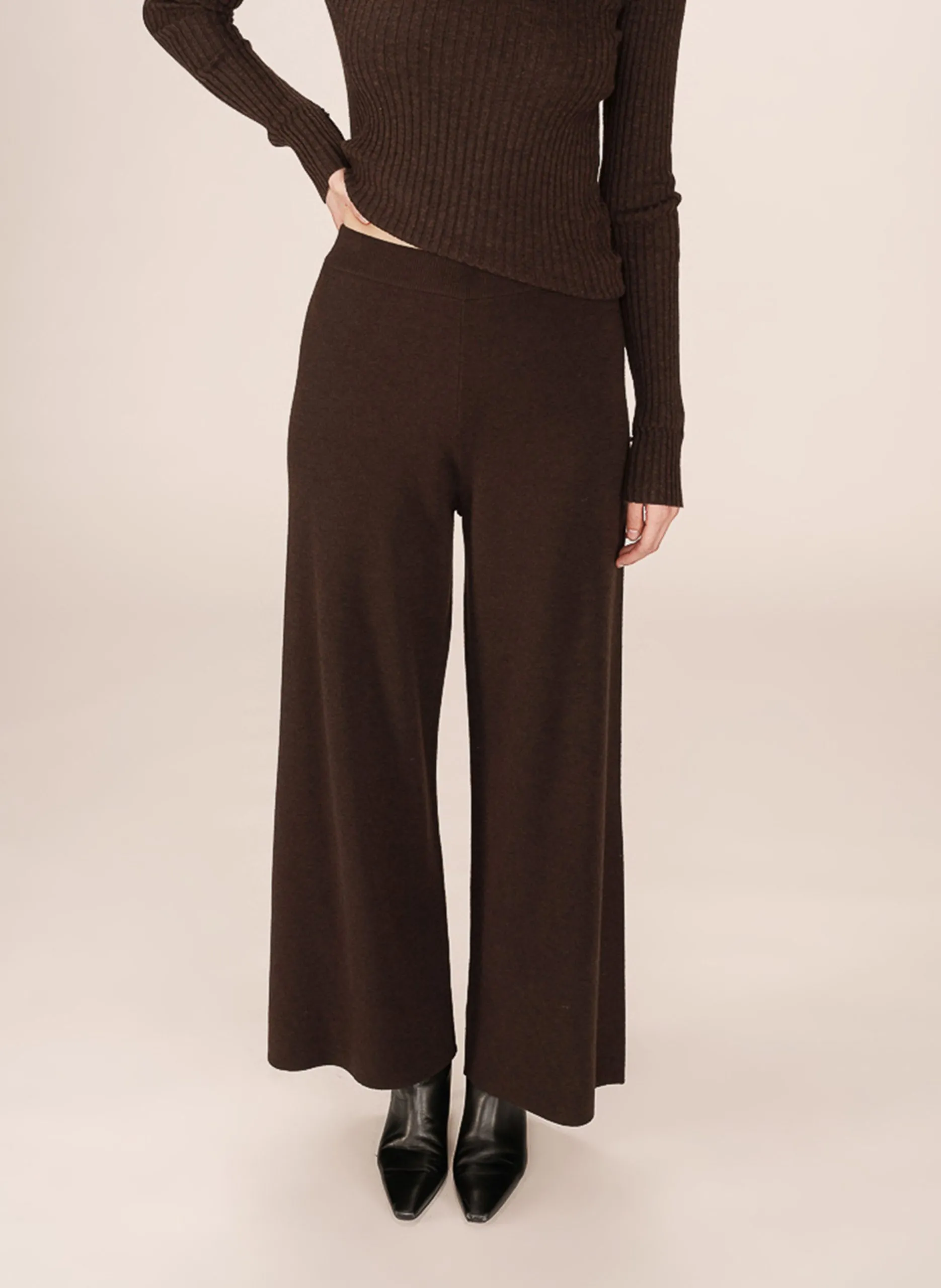 Weit geschnittene Strickhose Braun SAO