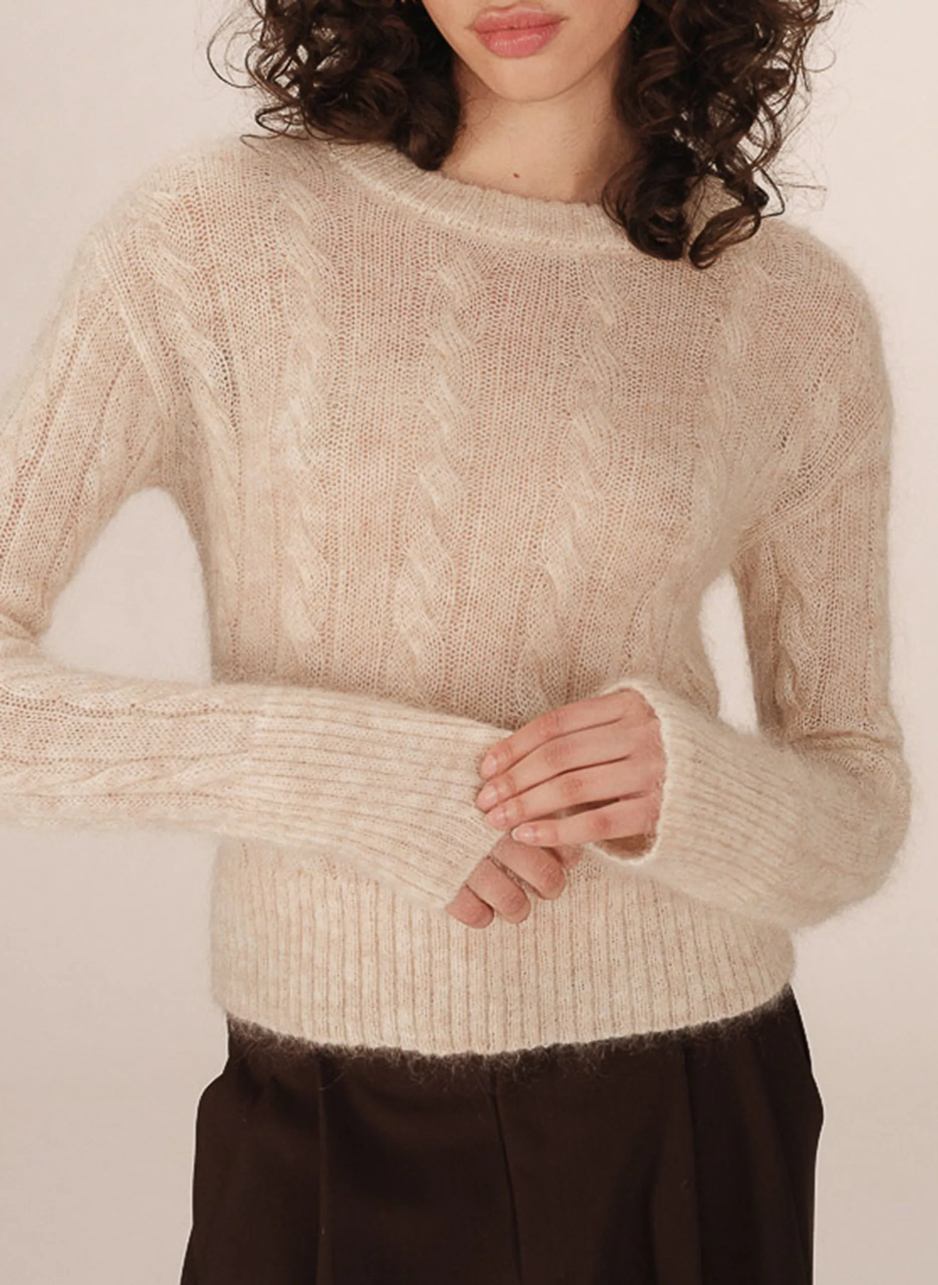 Caissa - Wollstrickpullover mit V-Ausschnitt und Details Beige SABIN