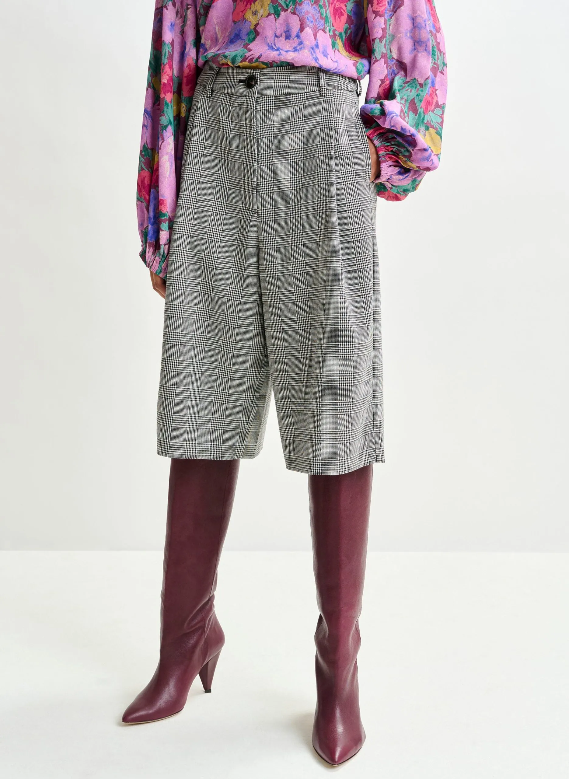 High-waisted Bermuda shorts in checkered pattern Grau INTRO