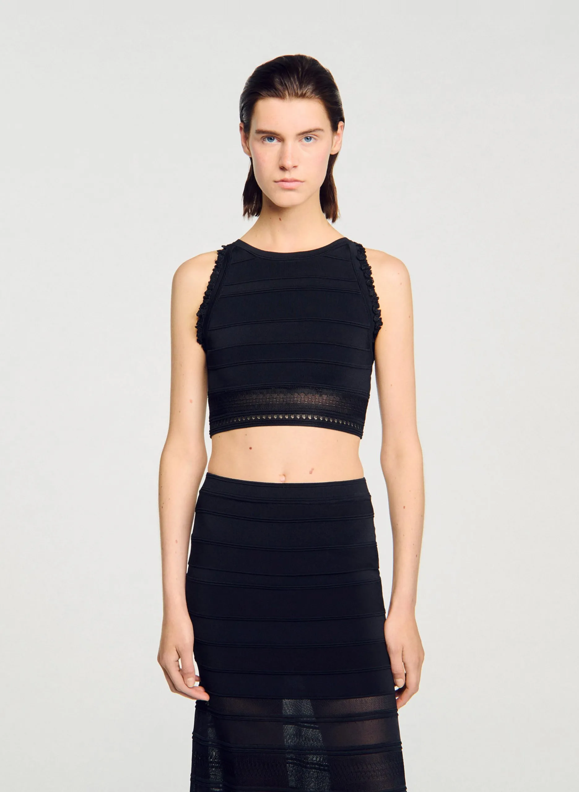Kurzes, figurbetontes Top Schwarz