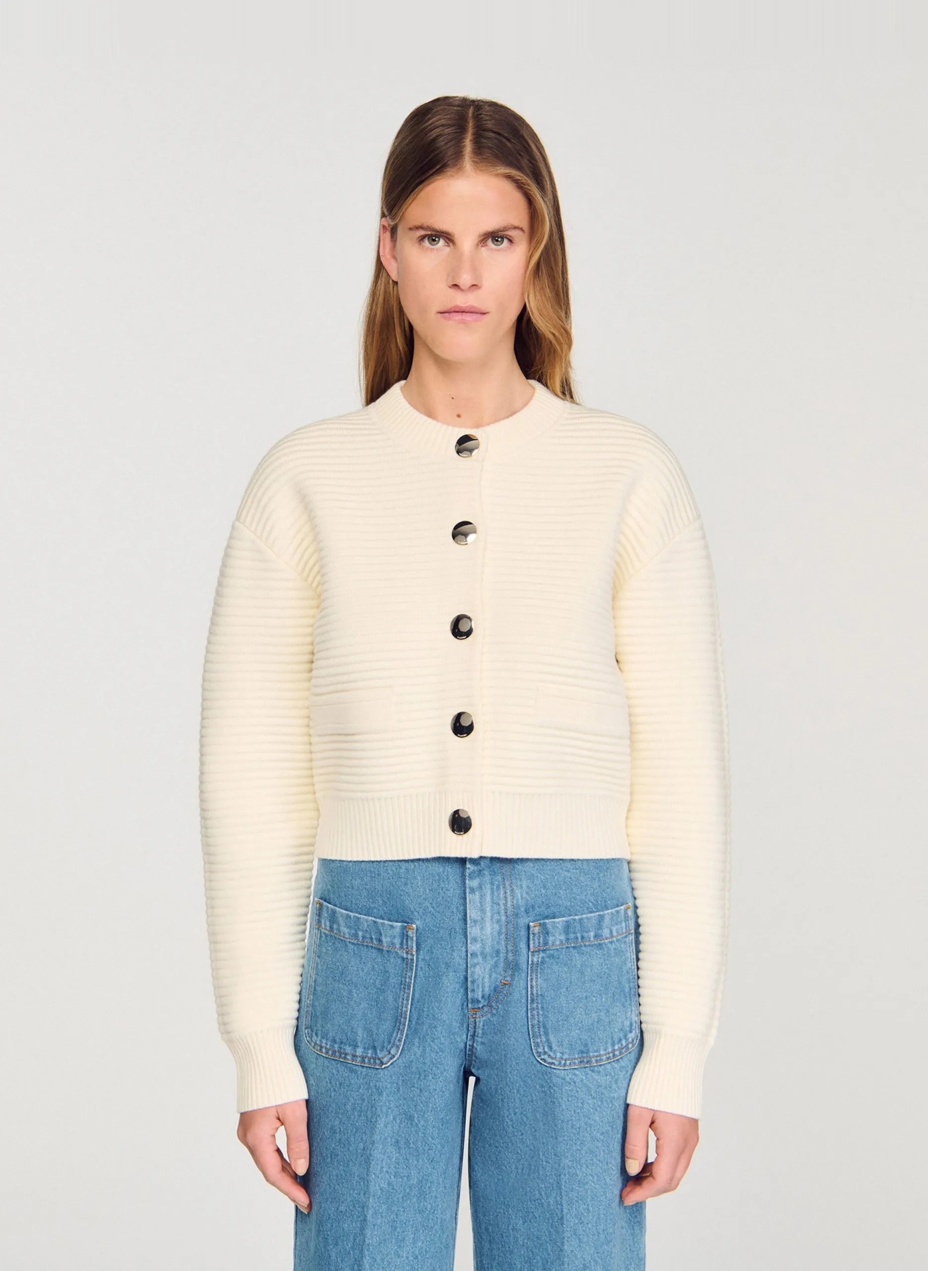 Geknöpfter kurzer Rippenstrick-Cardigan Weiss