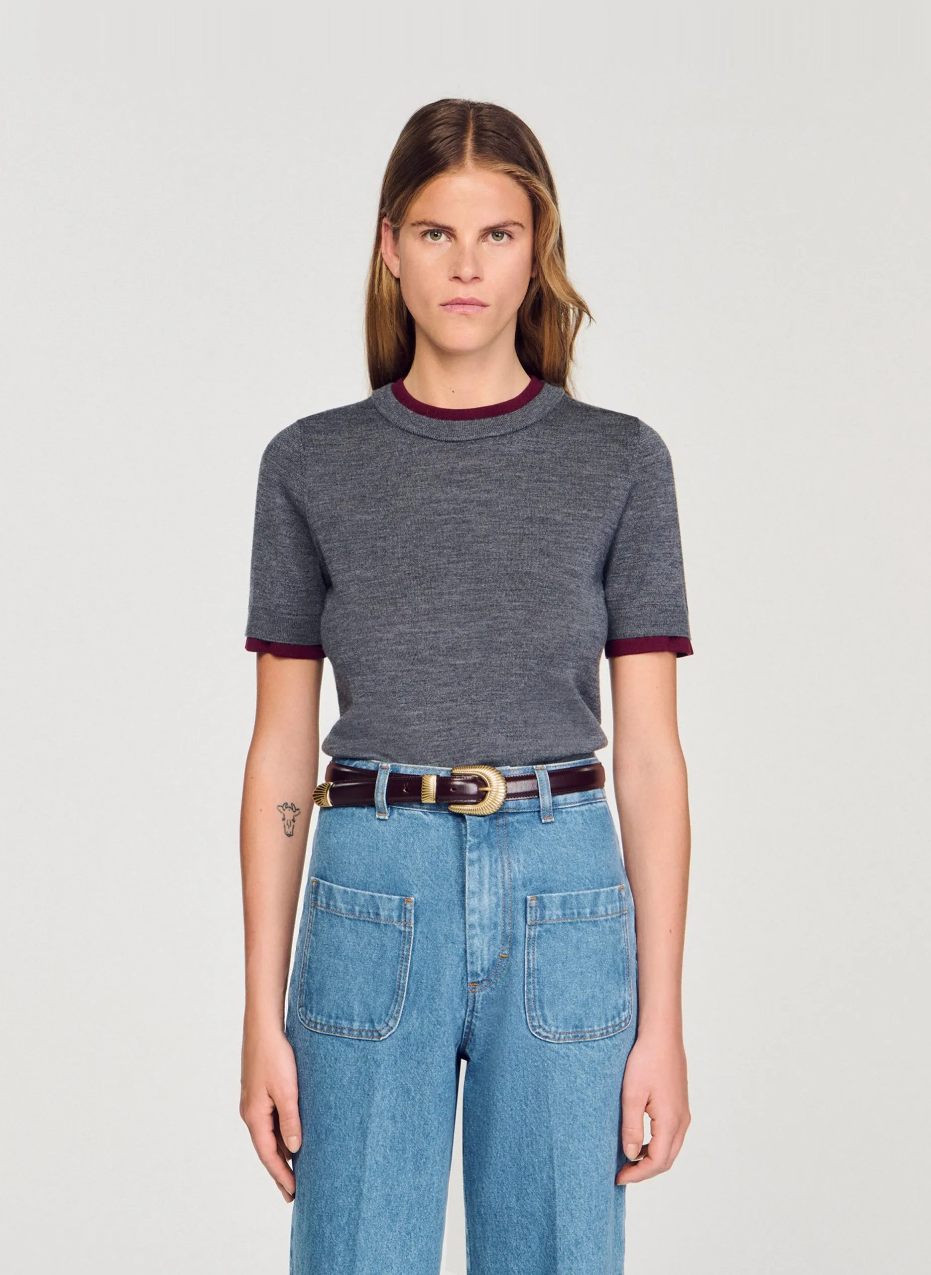 Anliegender Rundhalsausschnitt-Pullover aus Wolle Grau