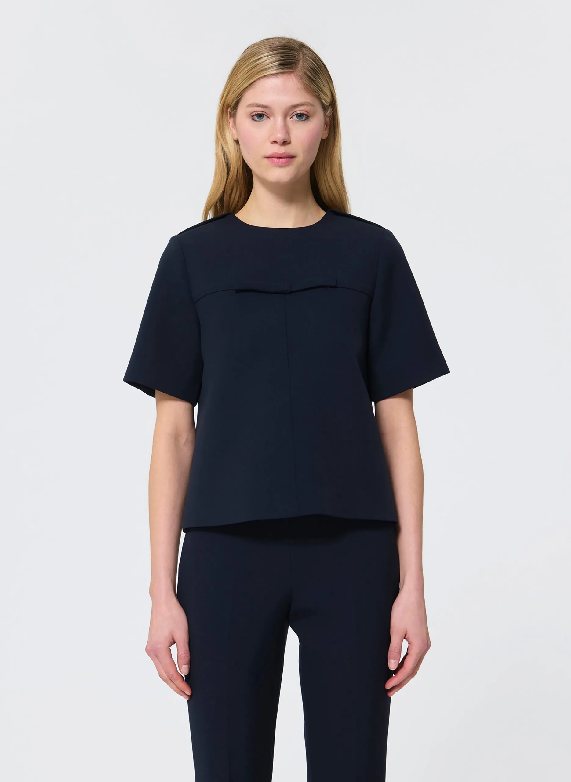 Gerader einfarbiger Top mit Schleife. Blau TEA