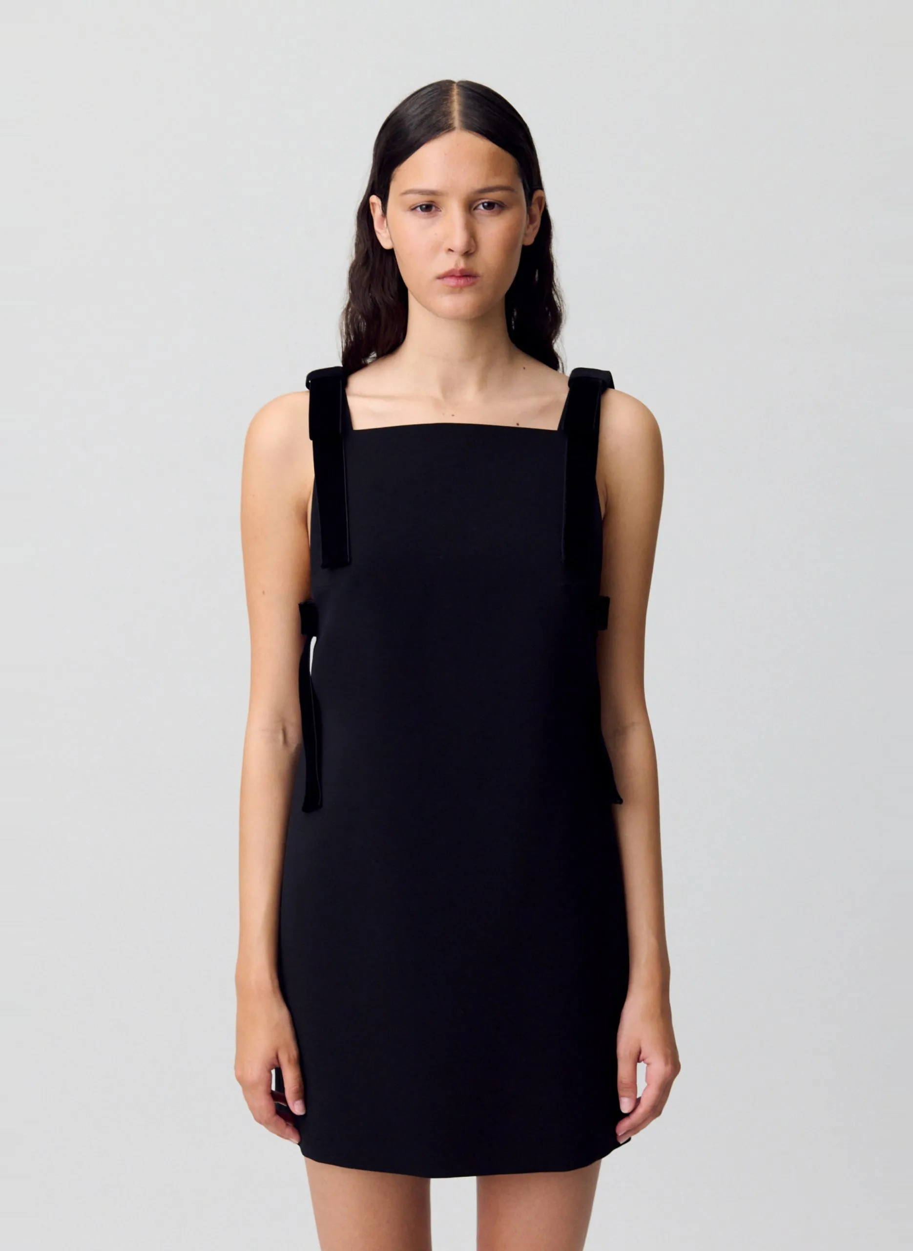 Kurzes gerade geschnittenes Kleid mit Samtschleifen Schwarz RHEA