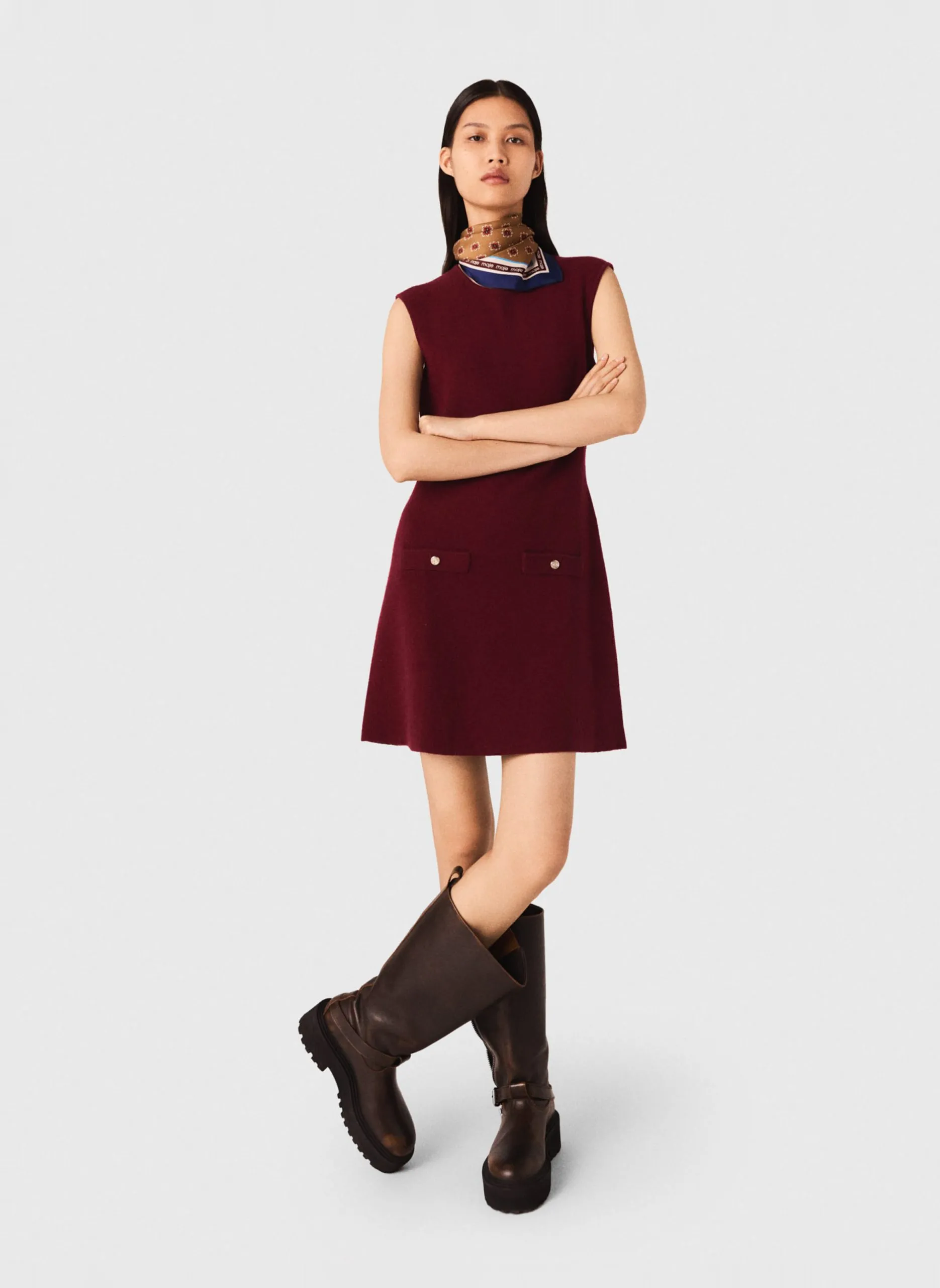 Kurzes Kleid mit Rundhalsausschnitt Rot