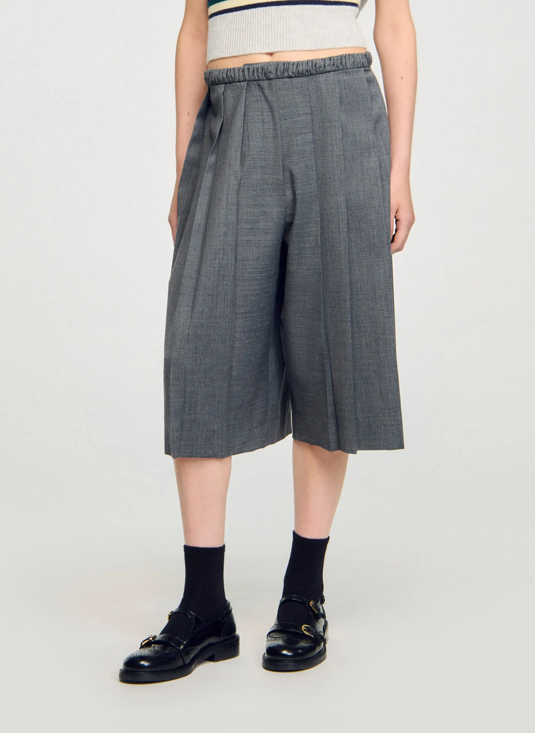 Plissierte Bermuda Shorts Grau