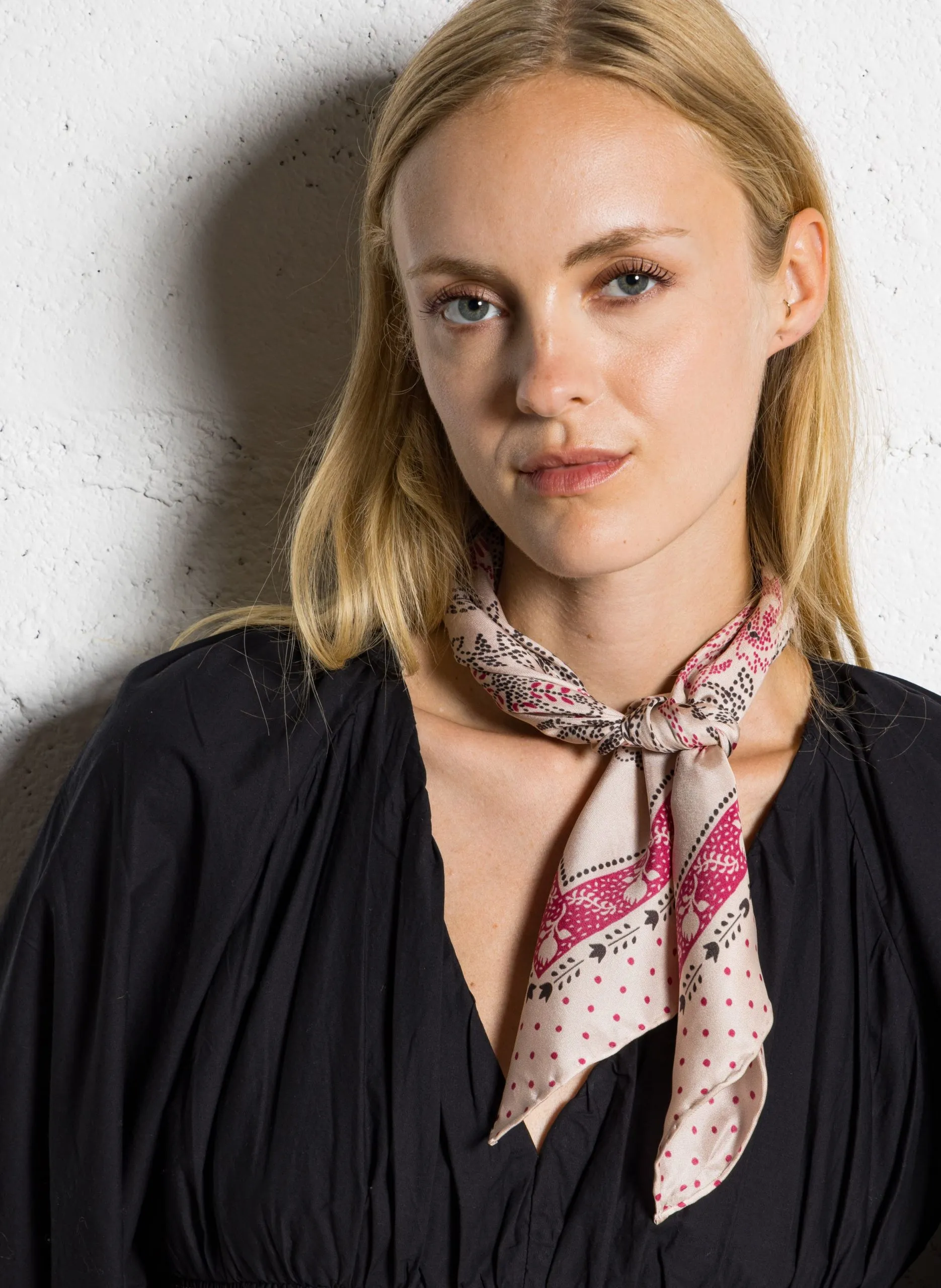 Quadratisches Seidentuch mit Print Weiss