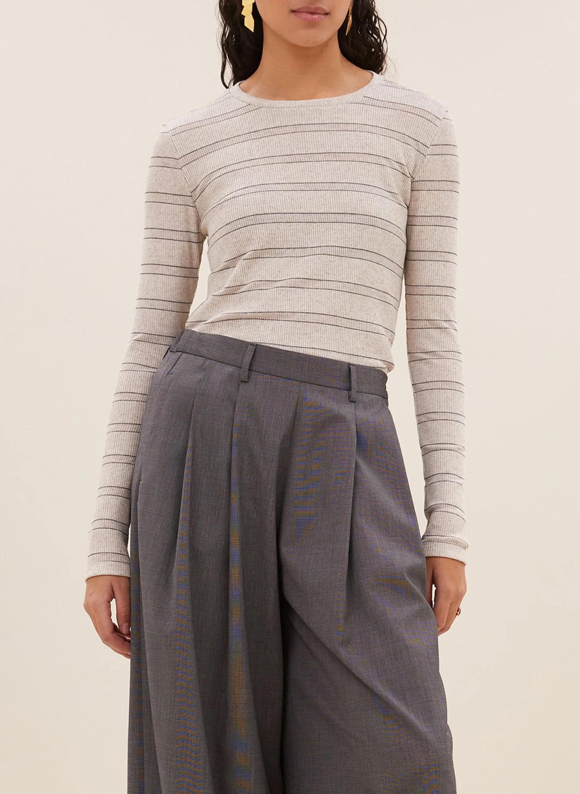 Bedrucktes langärmeliges Top mit Schalkragen Grau PAISLEY