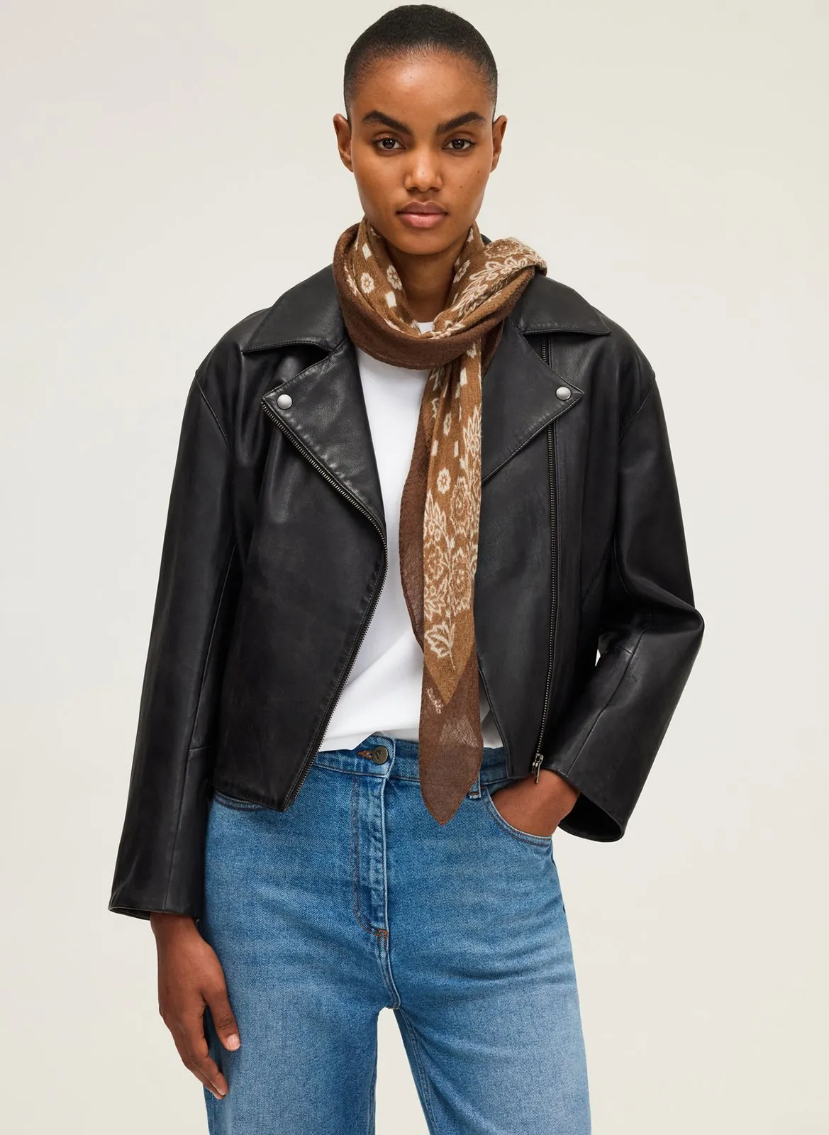 Gerade Lederjacke mit Umlegekragen Schwarz NAHE