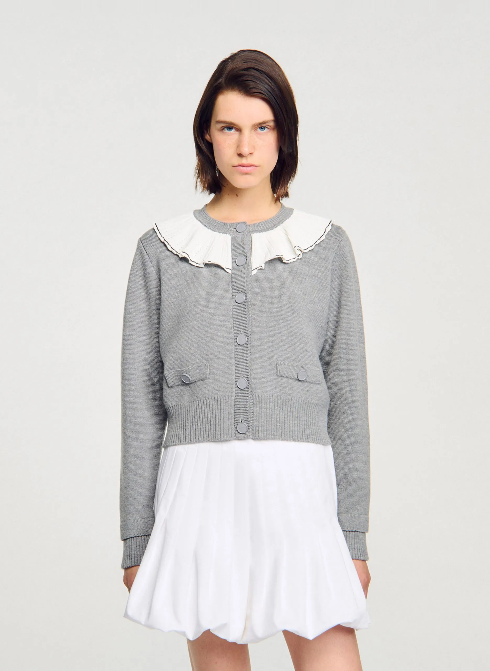 Strickjacke mit Rundhalsausschnitt Grau