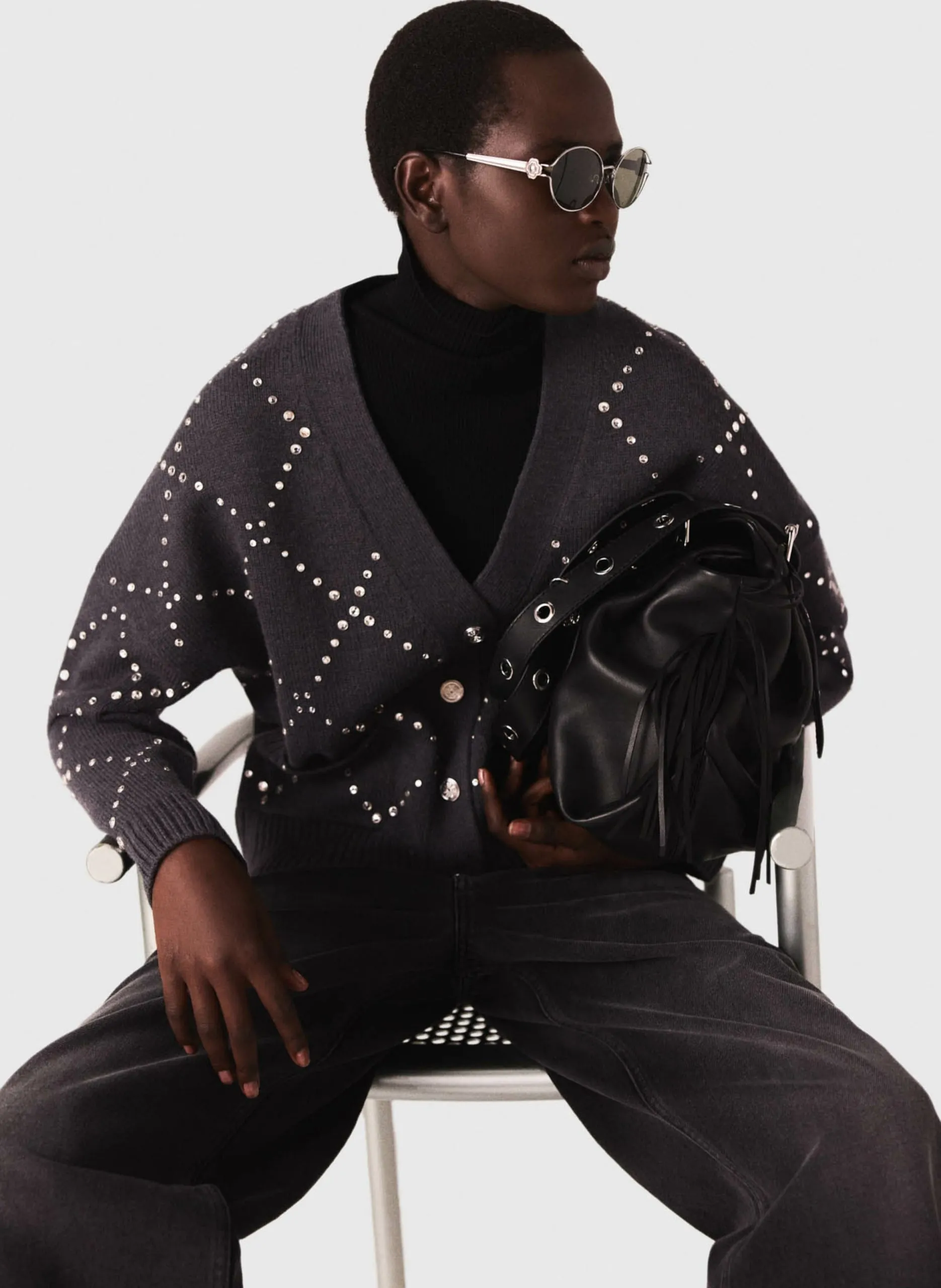 V-Ausschnitt-Weste mit Strass Grau