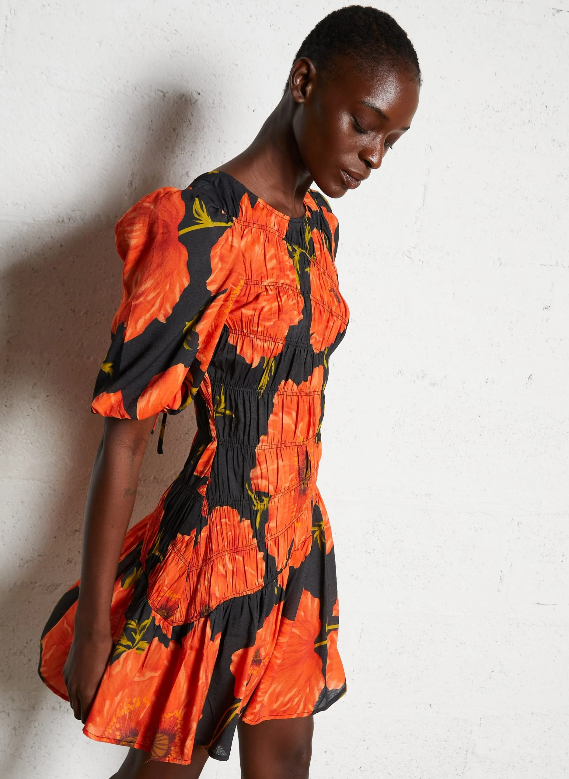 Bedrucktes Kurzkleid mit Rundhalsausschnitt Mehrfarbig NARA