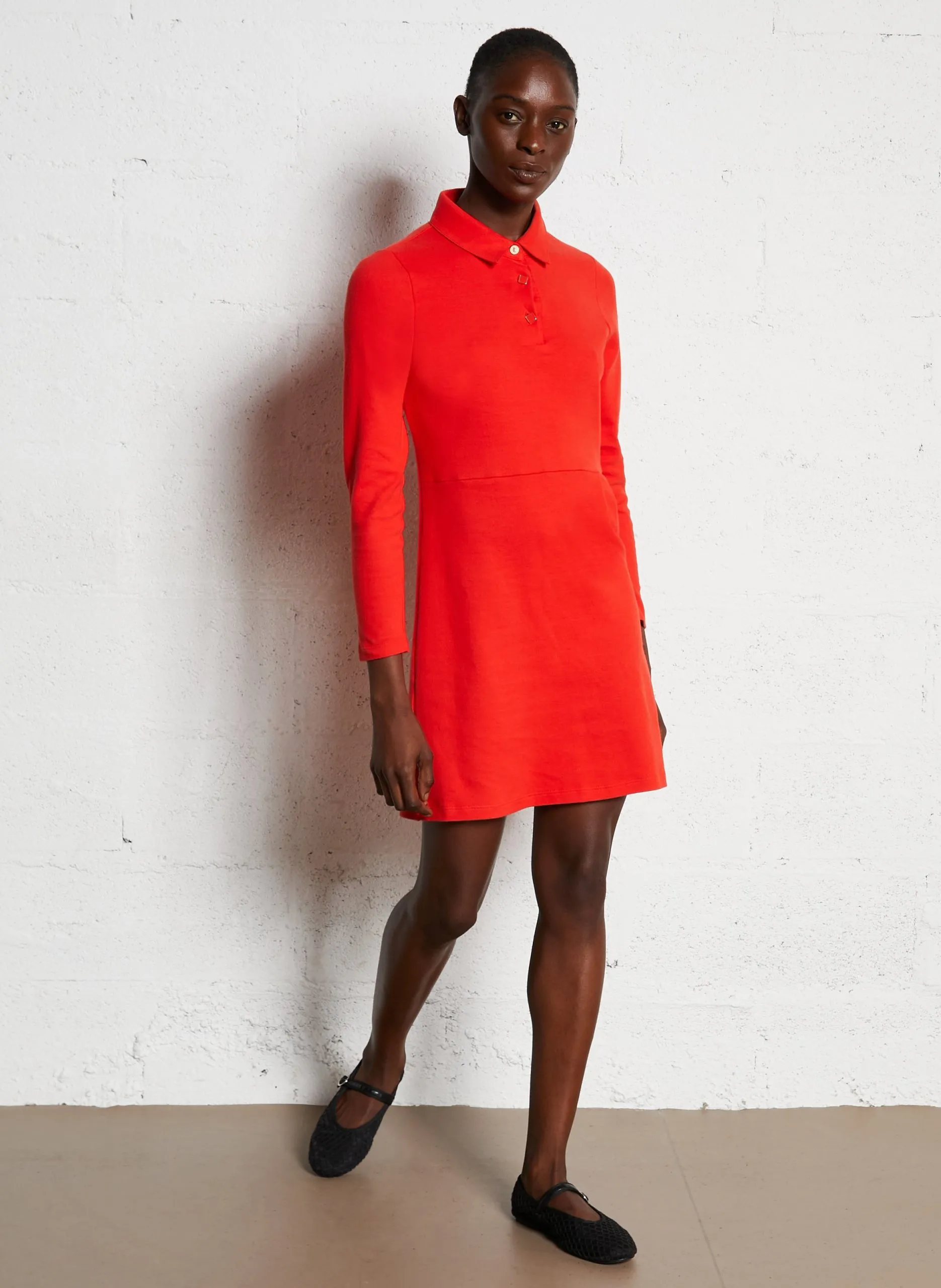 Ausgestelltes Baumwoll-Kurzkleid mit klassischem Kragen Rot