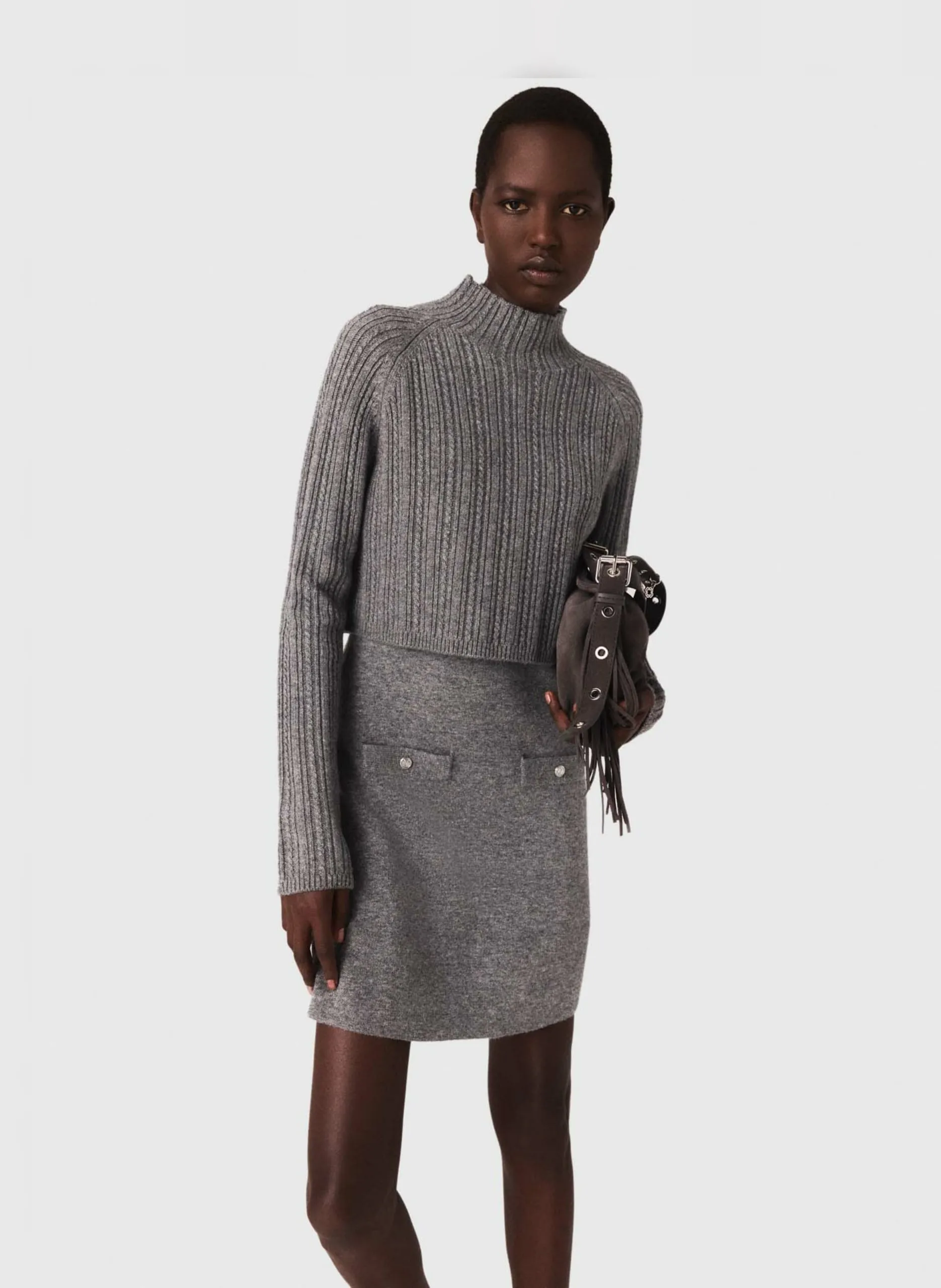 Kurzes Kleid mit Rundhalsausschnitt Grau