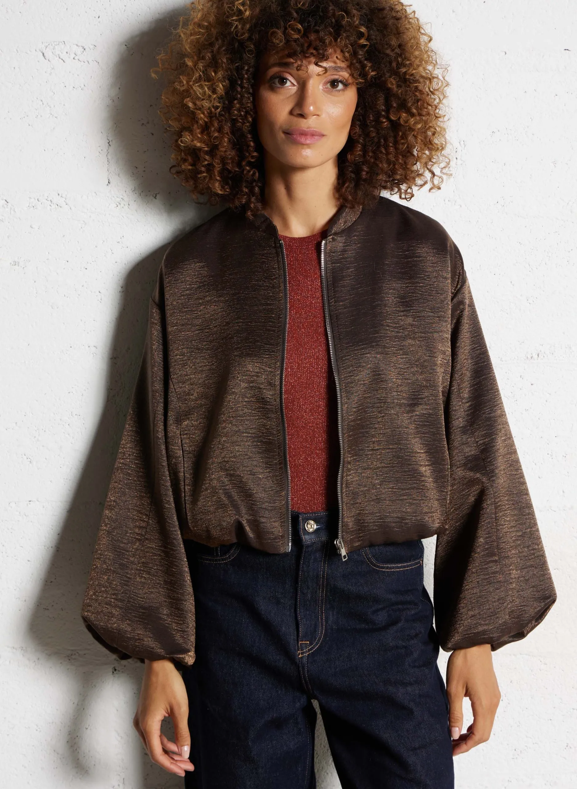 Kurze Jacke aus Satinstoff Braun