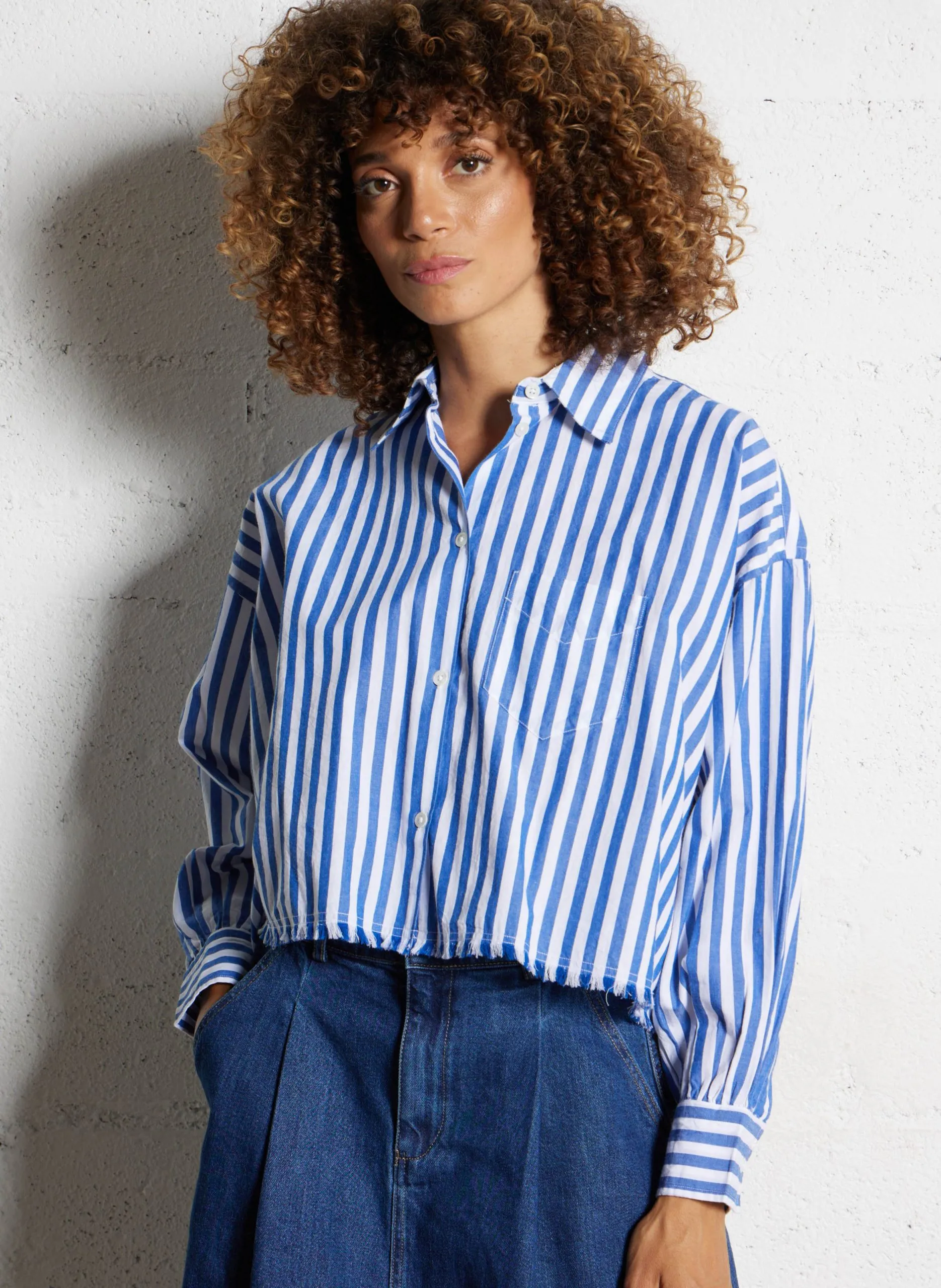 Gestreiftes kurzes Baumwollhemd Blau KRAFT