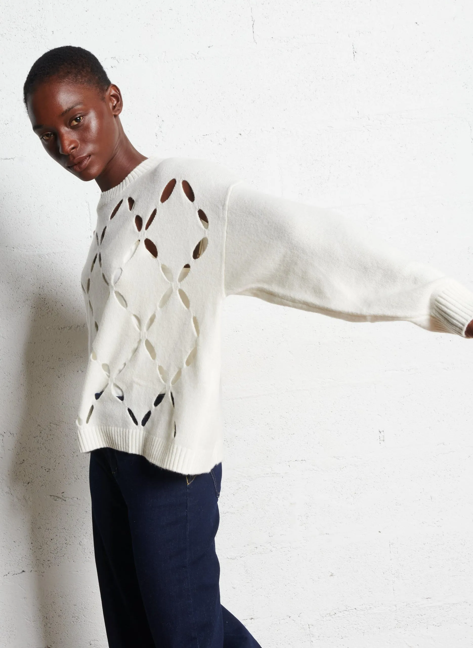 Weit geschnittener Pullover mit Lochmuster aus Wolle Weiss