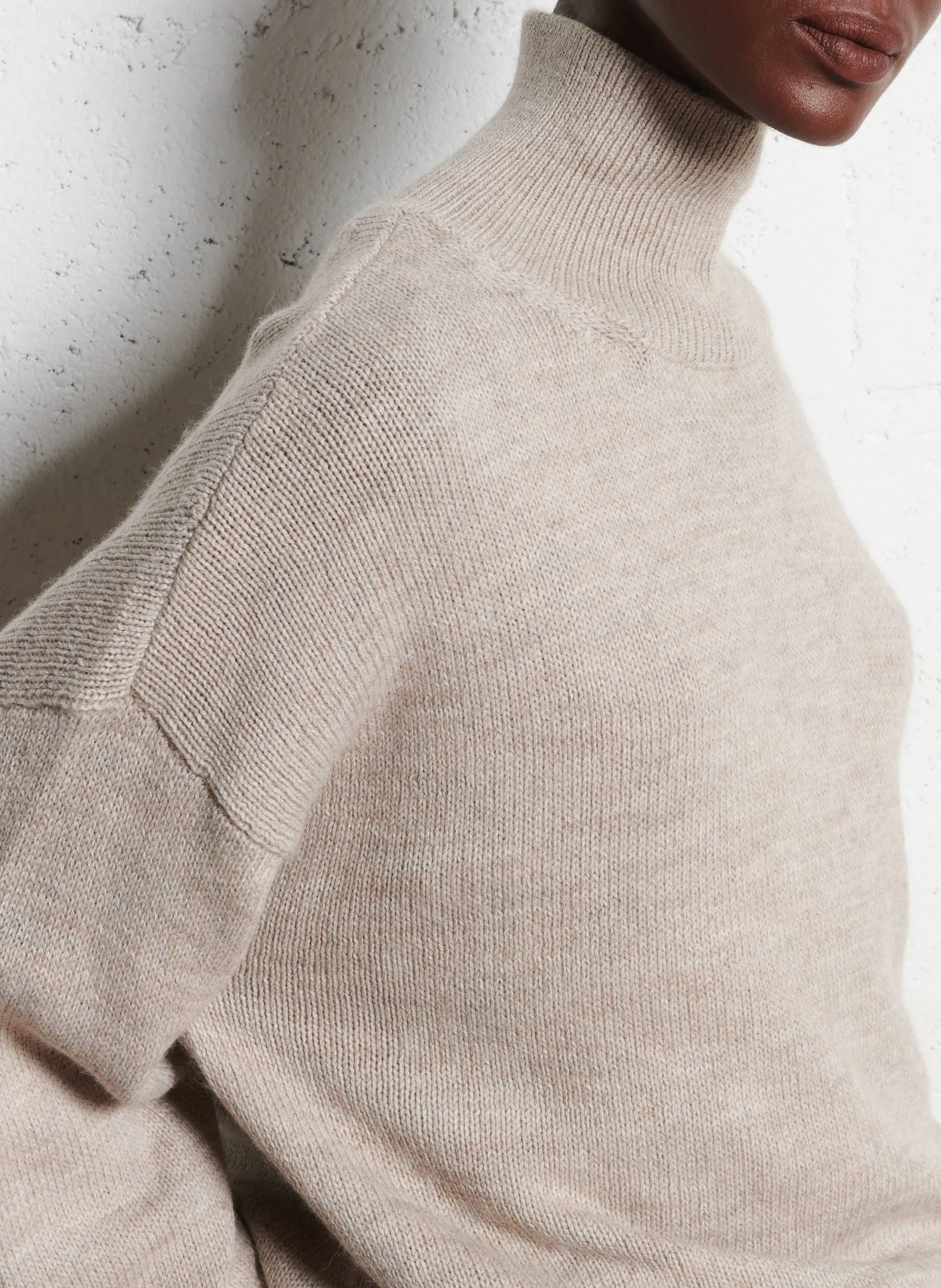 Weit geschnittener Pullover aus Wollmix mit Stehkragen Beige BARETTE