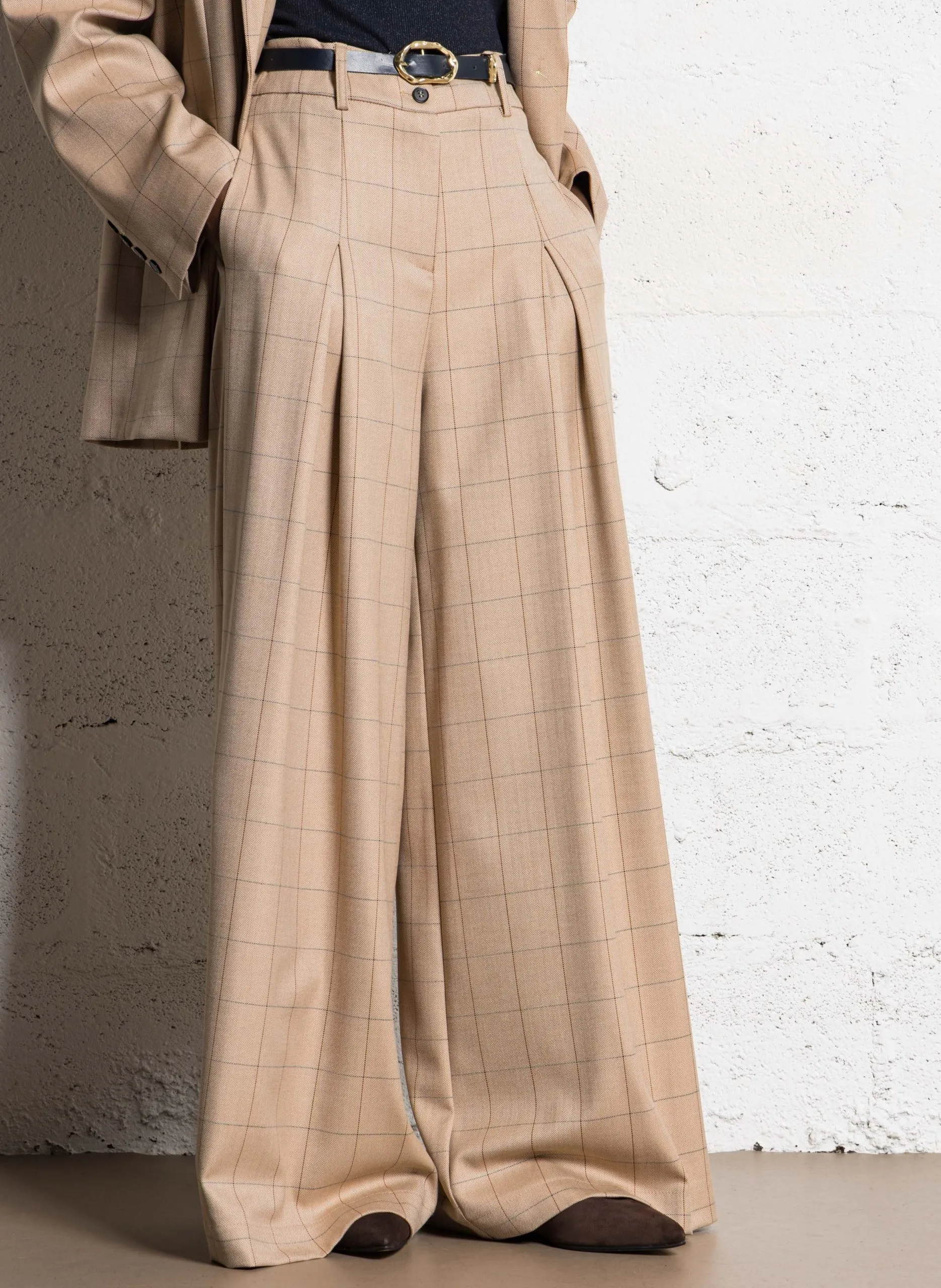 Weite Taillenhose mit Karomuster Braun