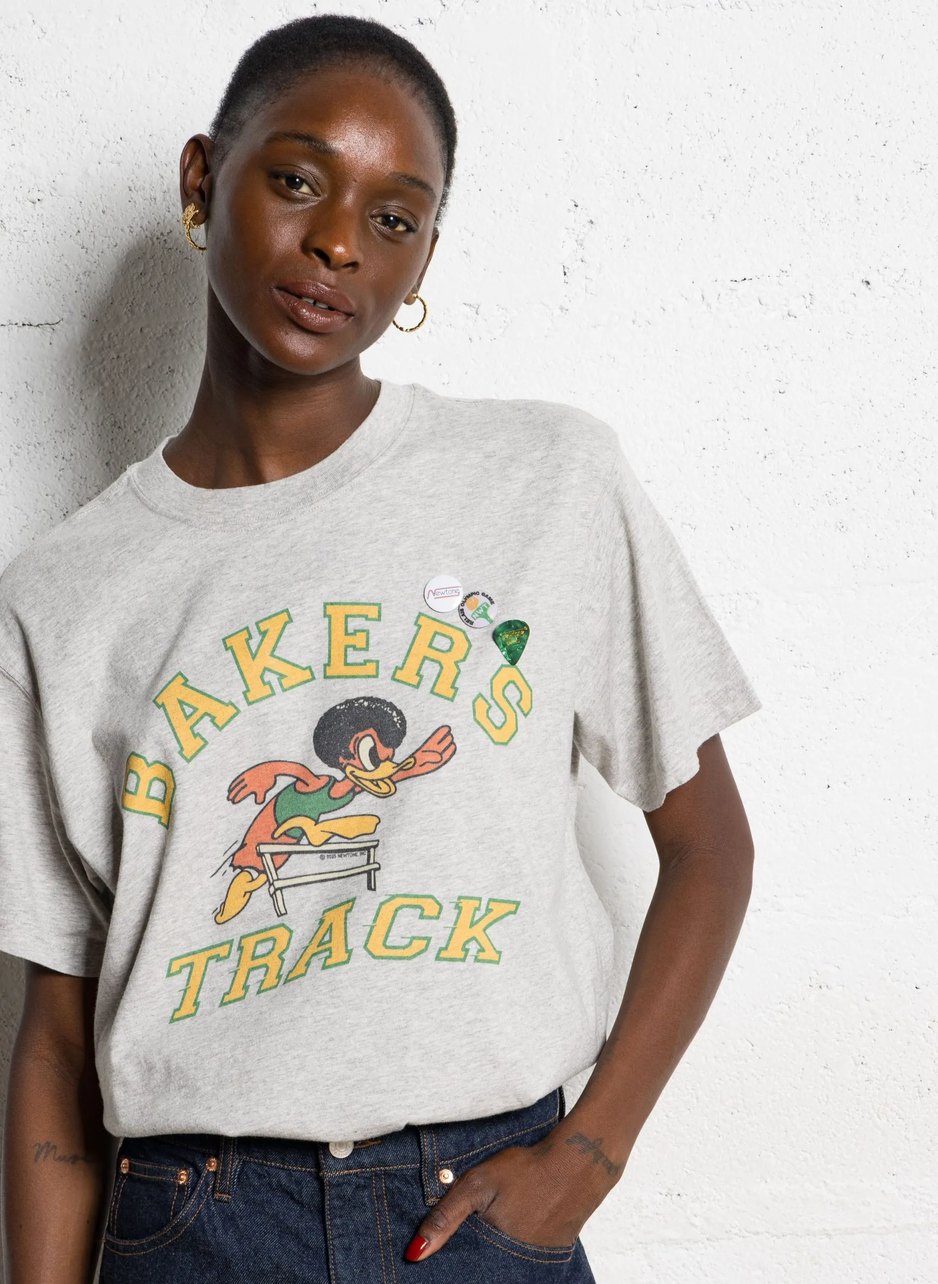 Gerade geschnittenes Rundhals-T-Shirt aus Baumwolle mit Siebdruck Grau TSTBAKE