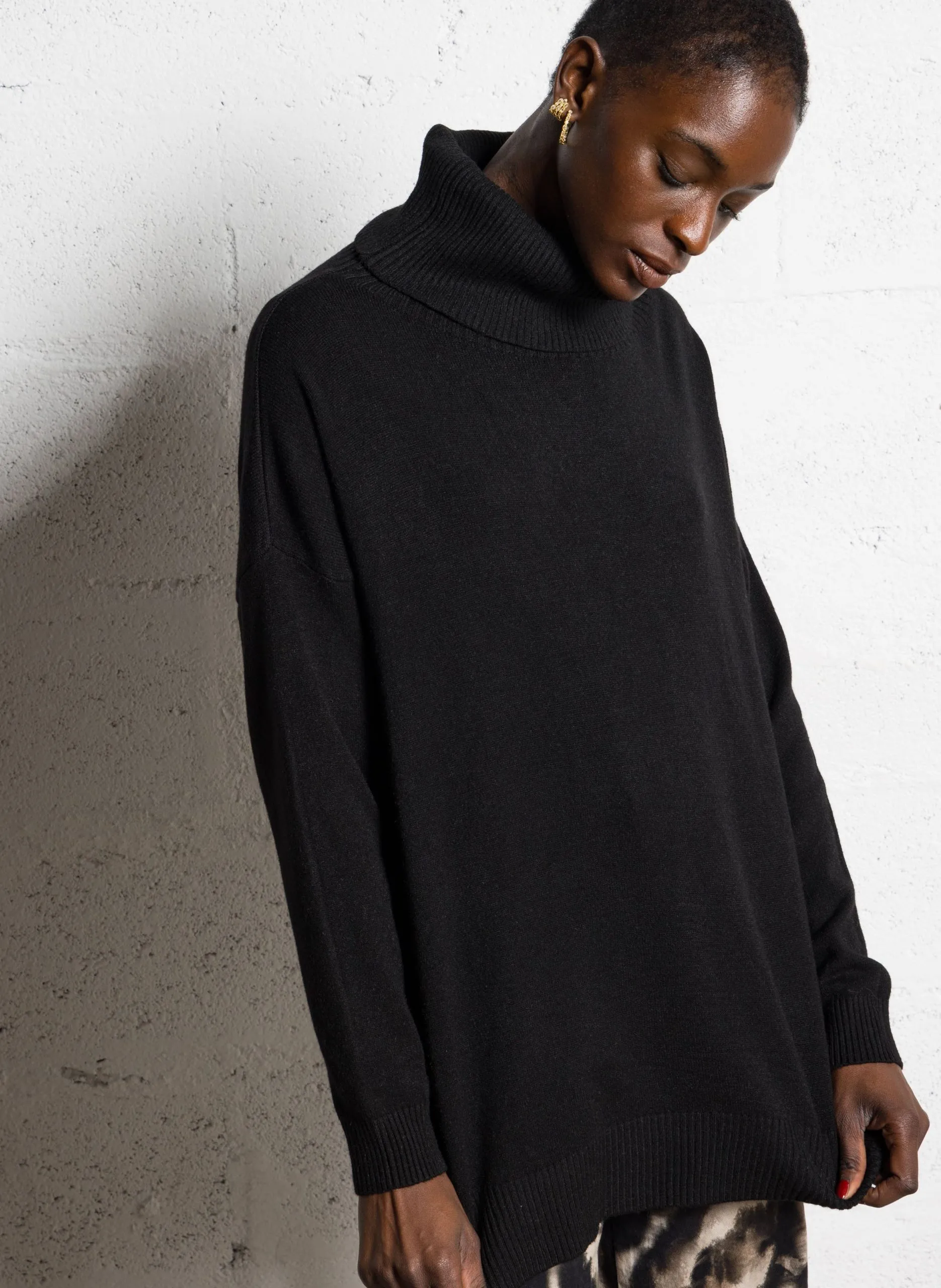 Gerade geschnittener Rollkragenpullover in melierter Optik Schwarz