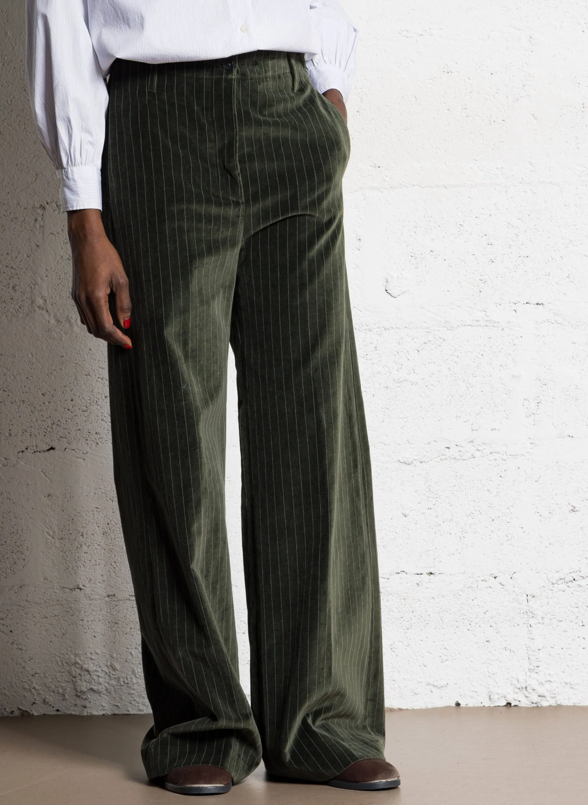 Weite, gestreifte Hose aus Baumwolle Grun POMEOTO