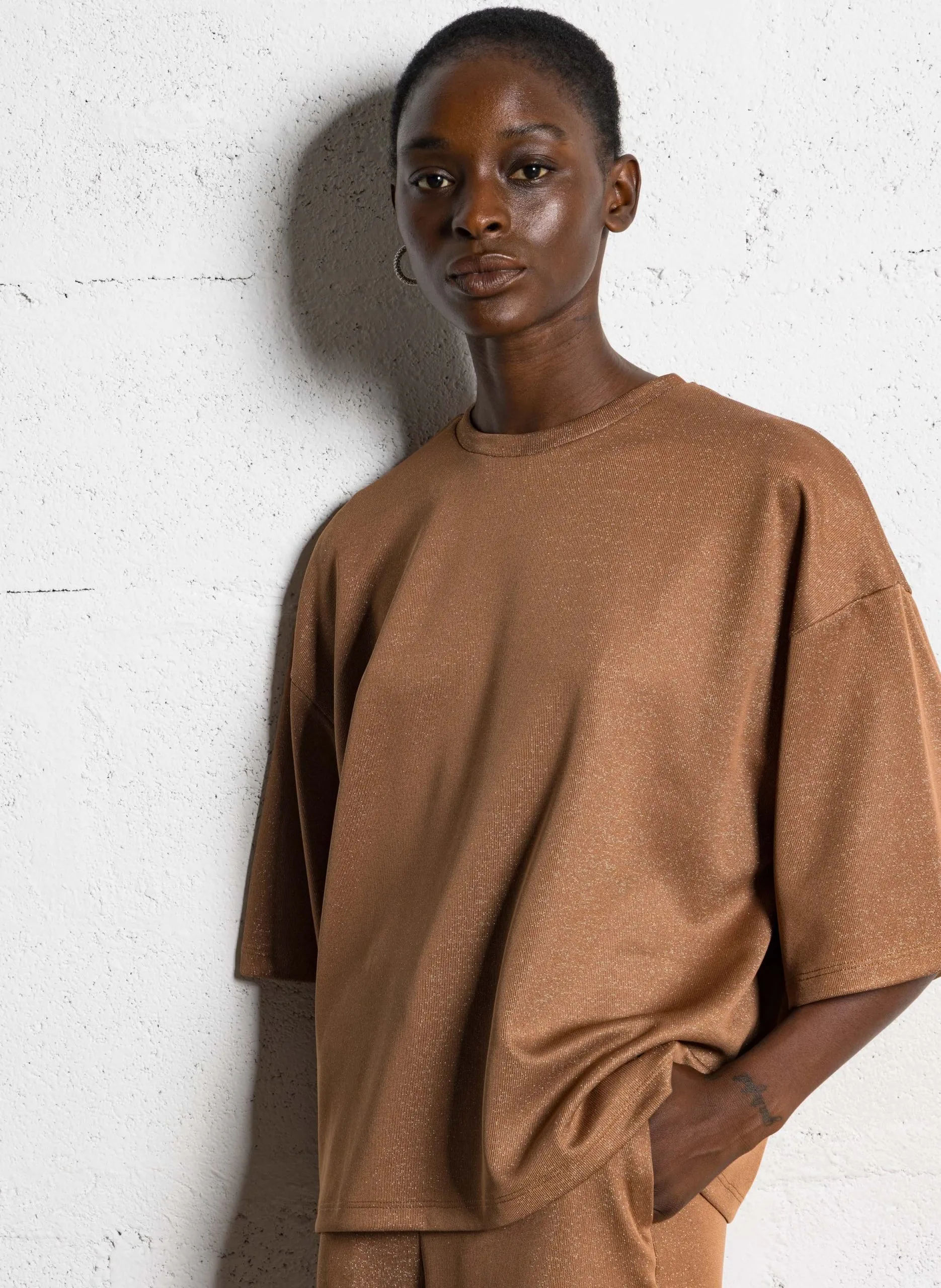 Weites, fließendes Glitzer-T-Shirt Braun