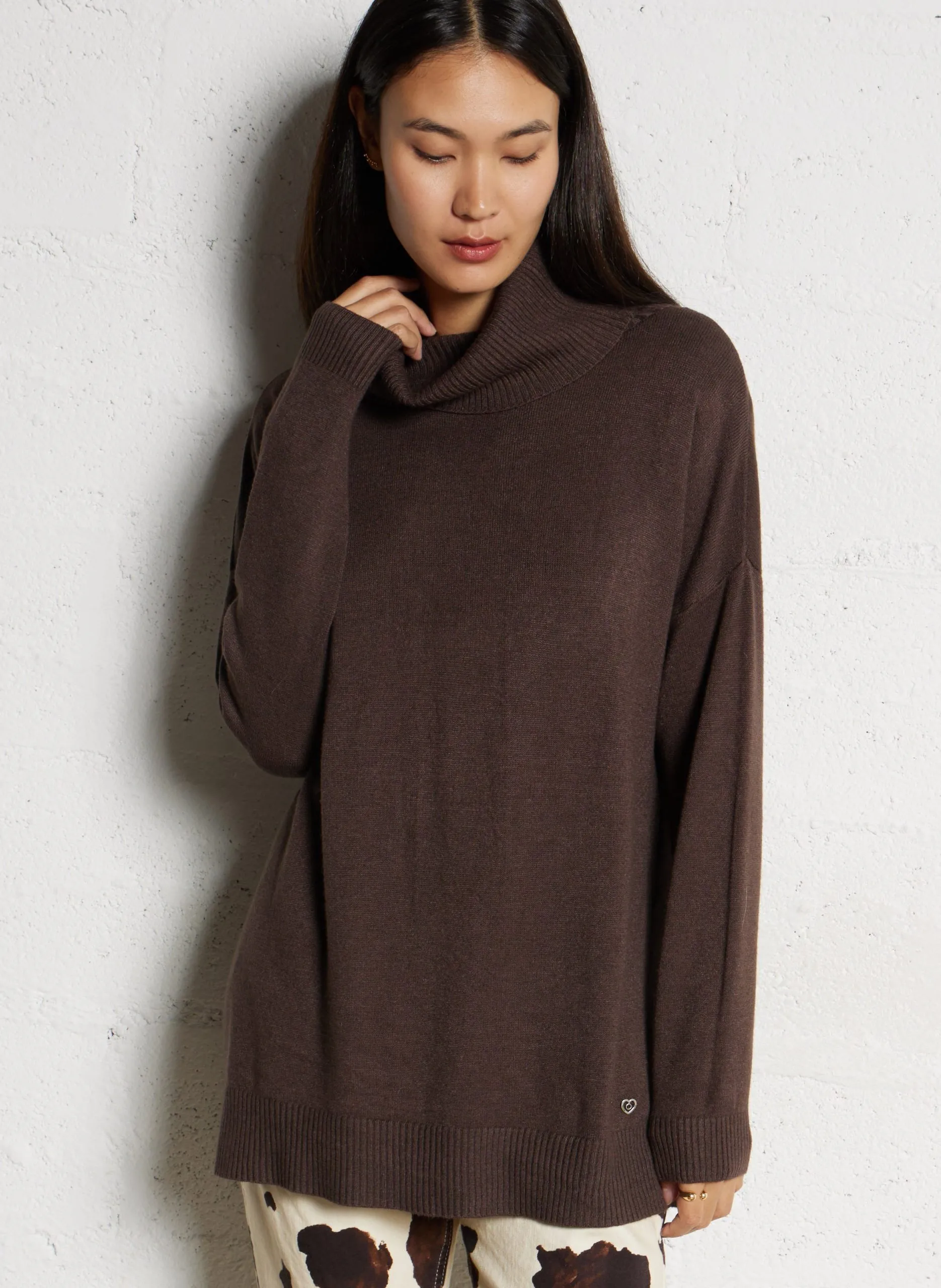 Gerade geschnittener Rollkragenpullover in melierter Optik Braun