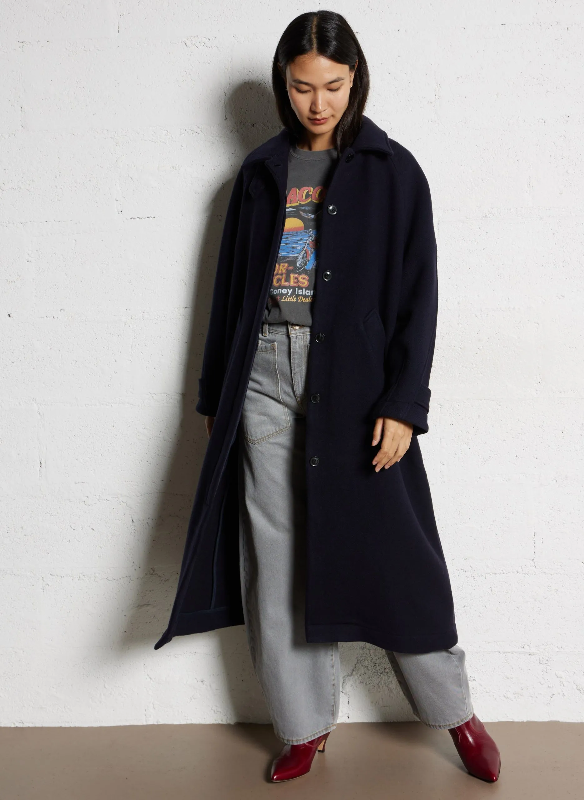 Weiter Mantel mit klassischem Kragen aus Wolle Blau AVEDON