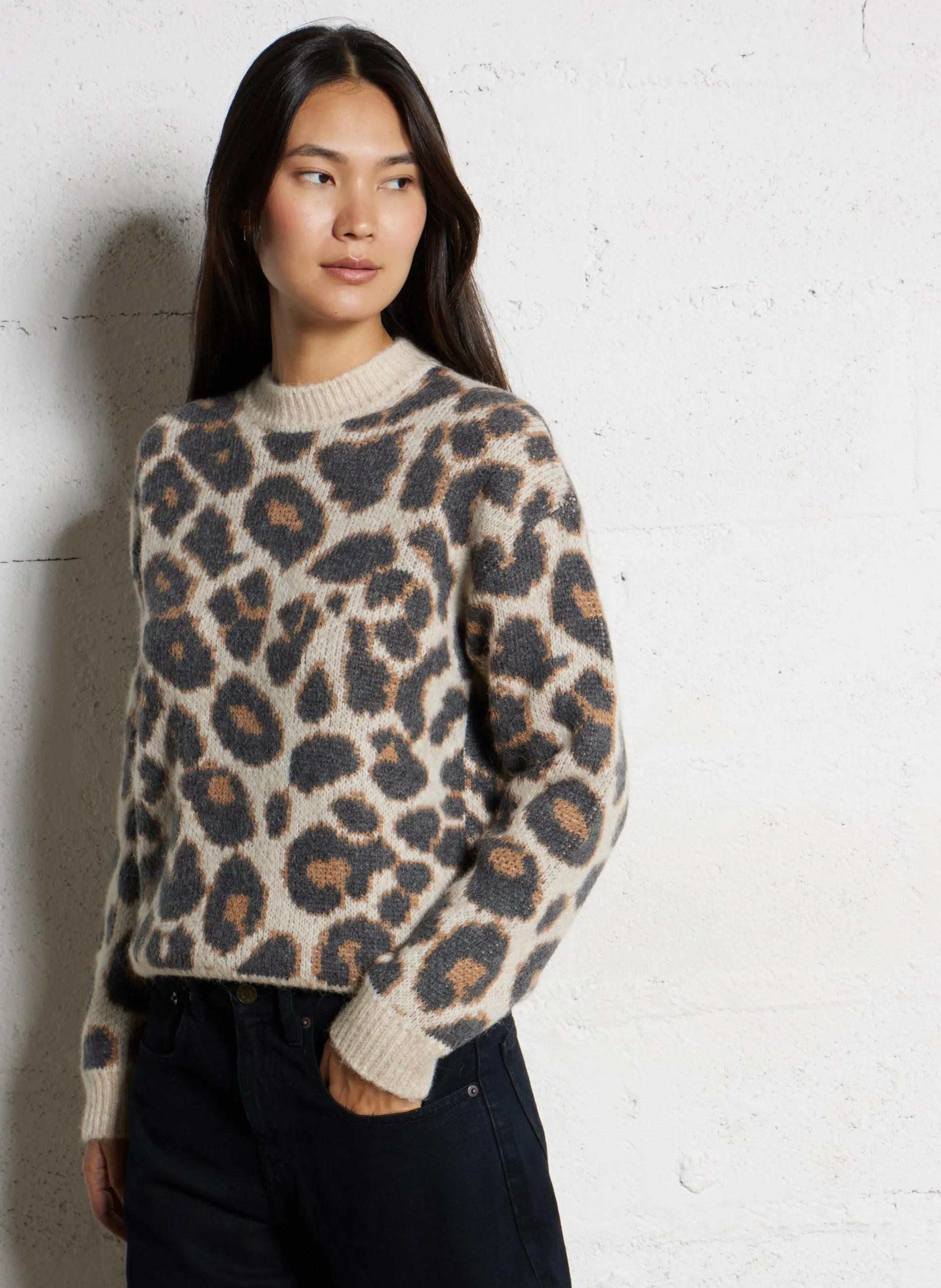 Gerade geschnittener Rundhalspullover mit Leopardenmuster Mehrfarbig MALI