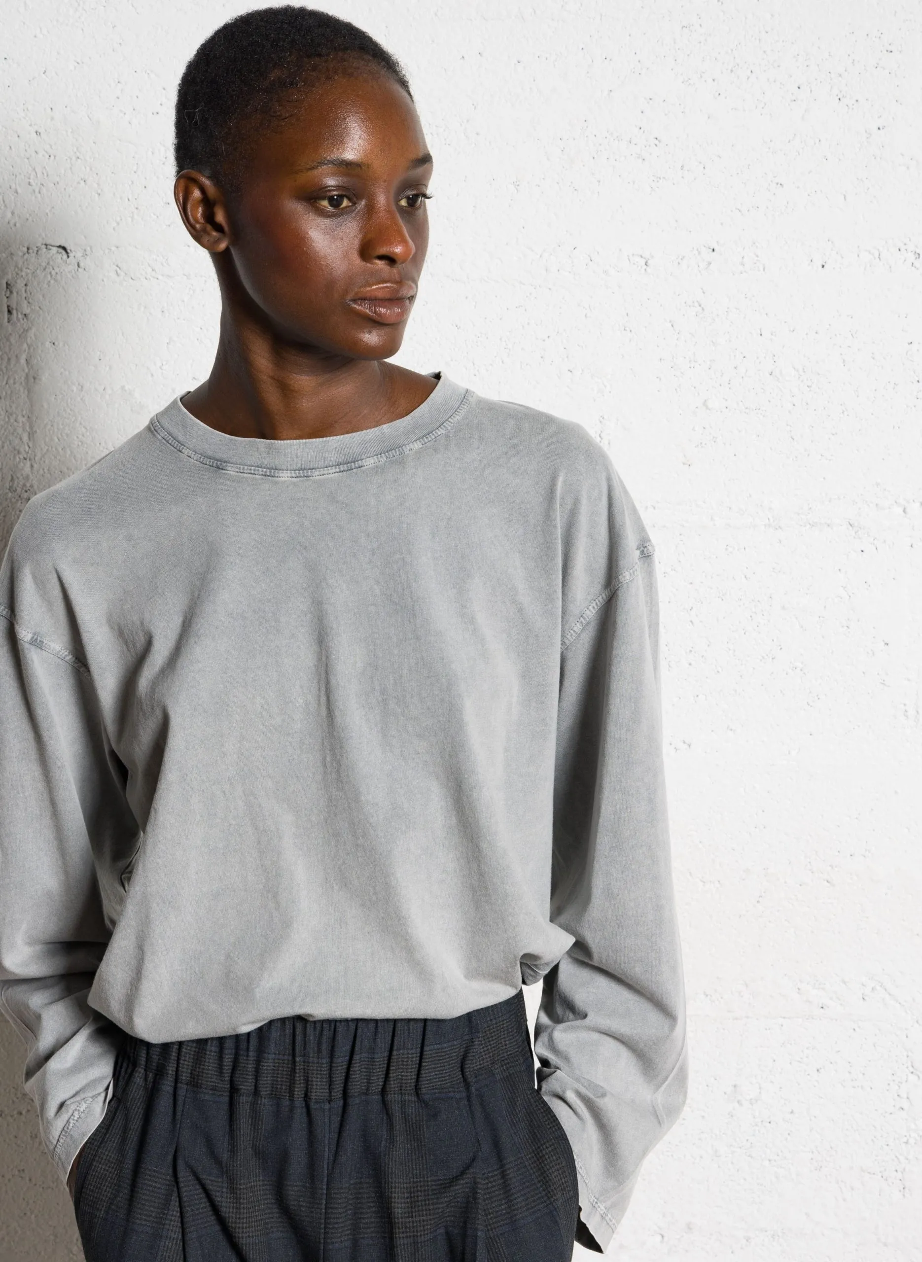 Weites Rundhals-T-Shirt aus Baumwolle mit Stickerei Grau FANDY