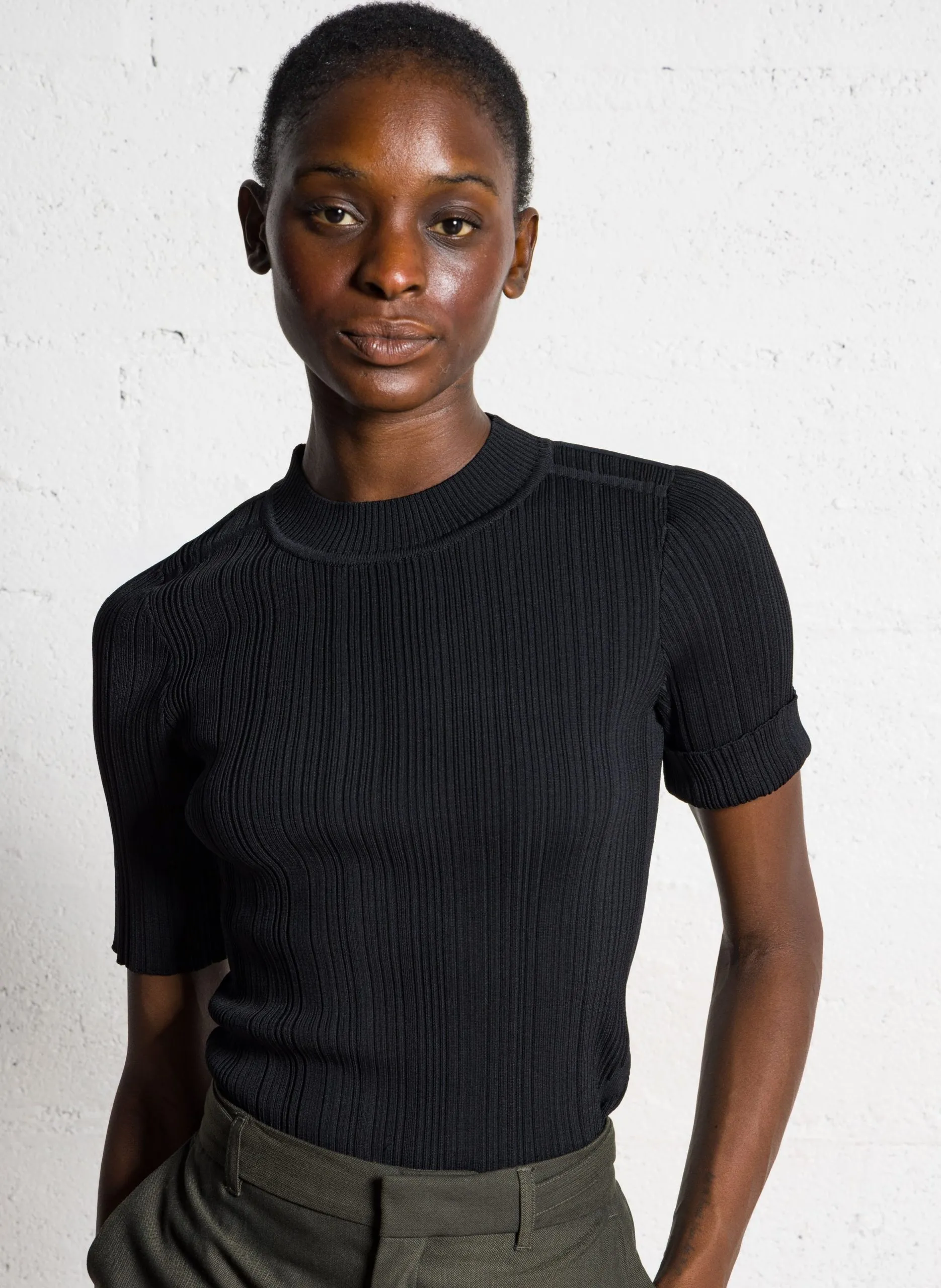 Anliegender Rollkragenpullover Schwarz