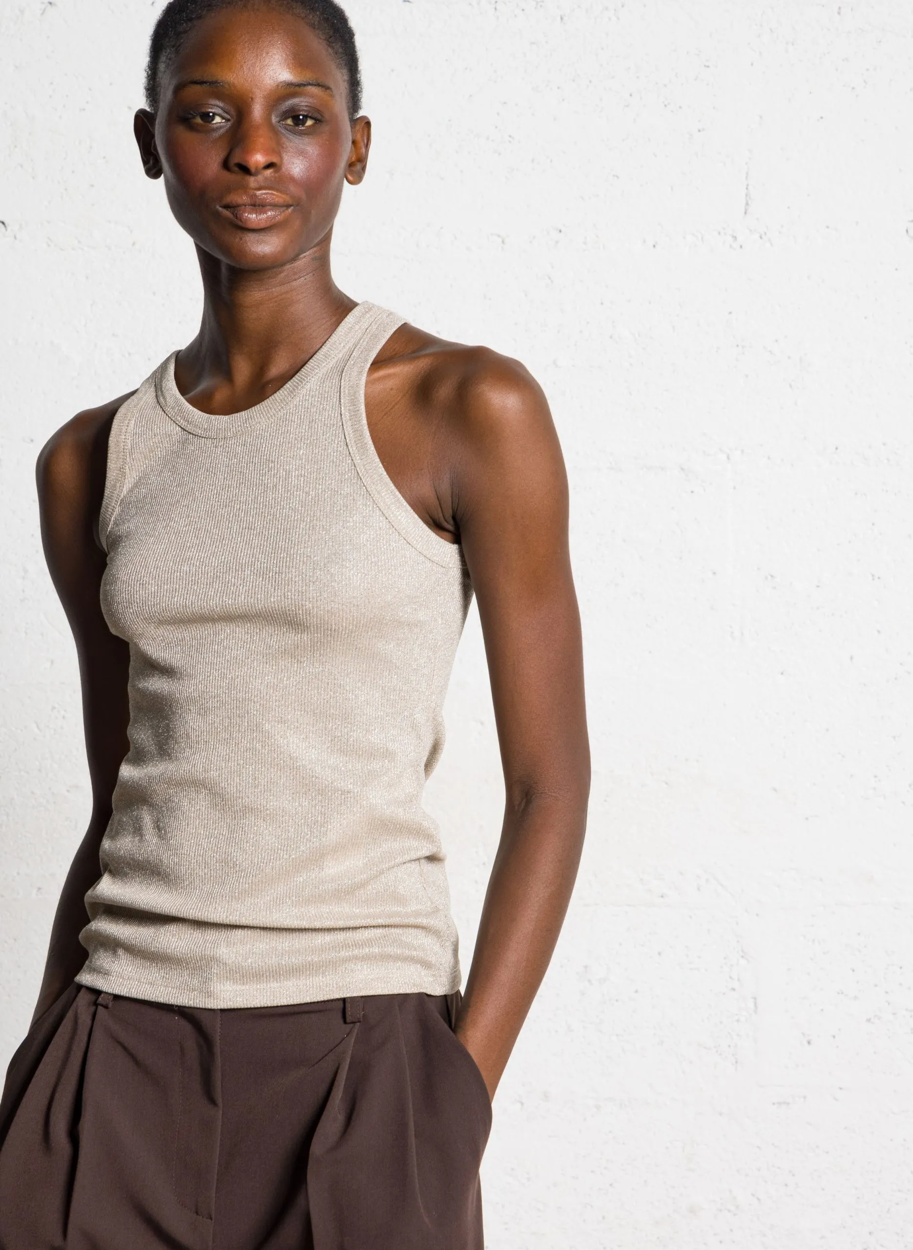 Rundhals-Tanktop mit Pailletten Beige