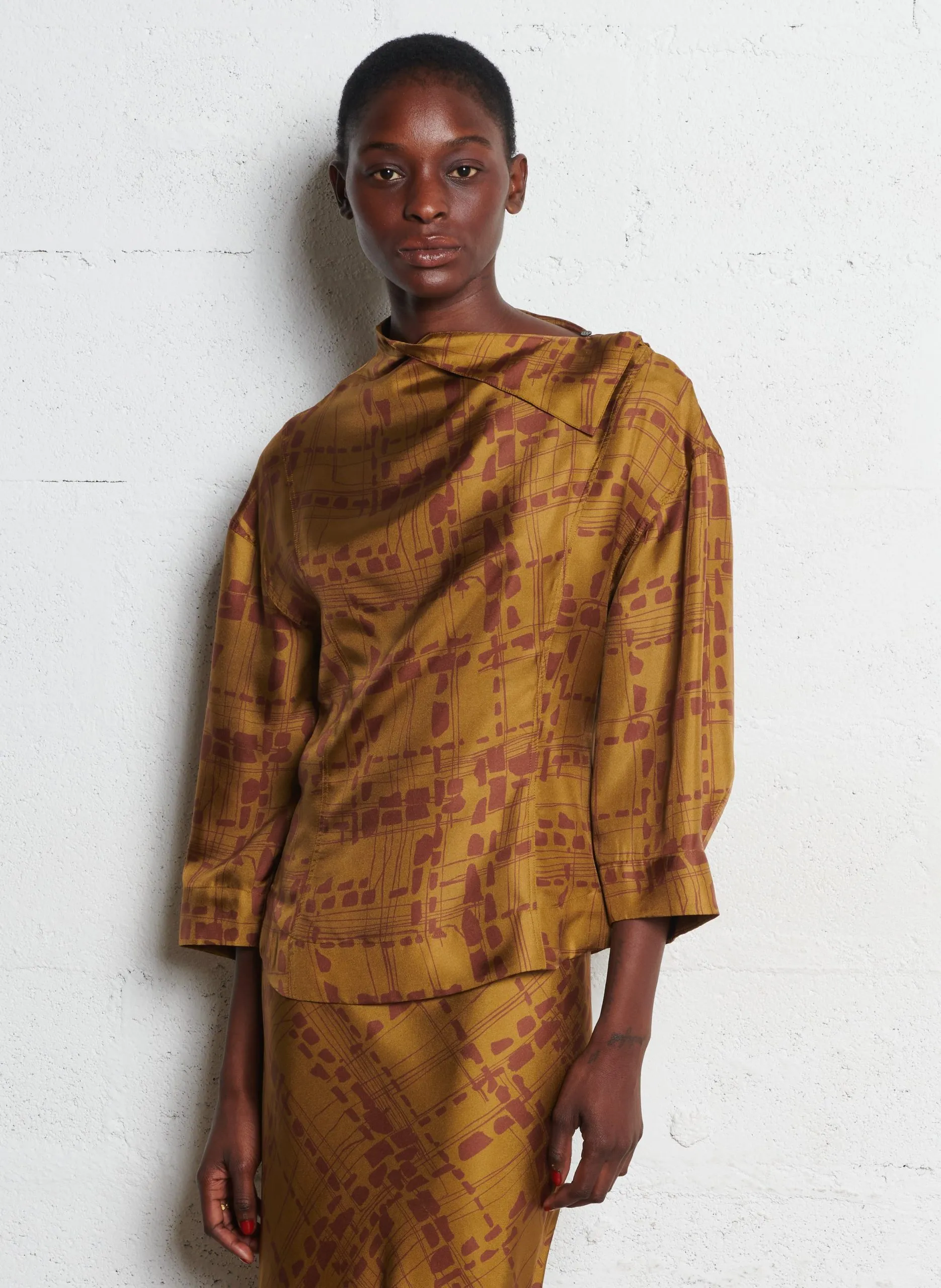 Anliegendes Seidentop mit Druck Mehrfarbig FIGARI