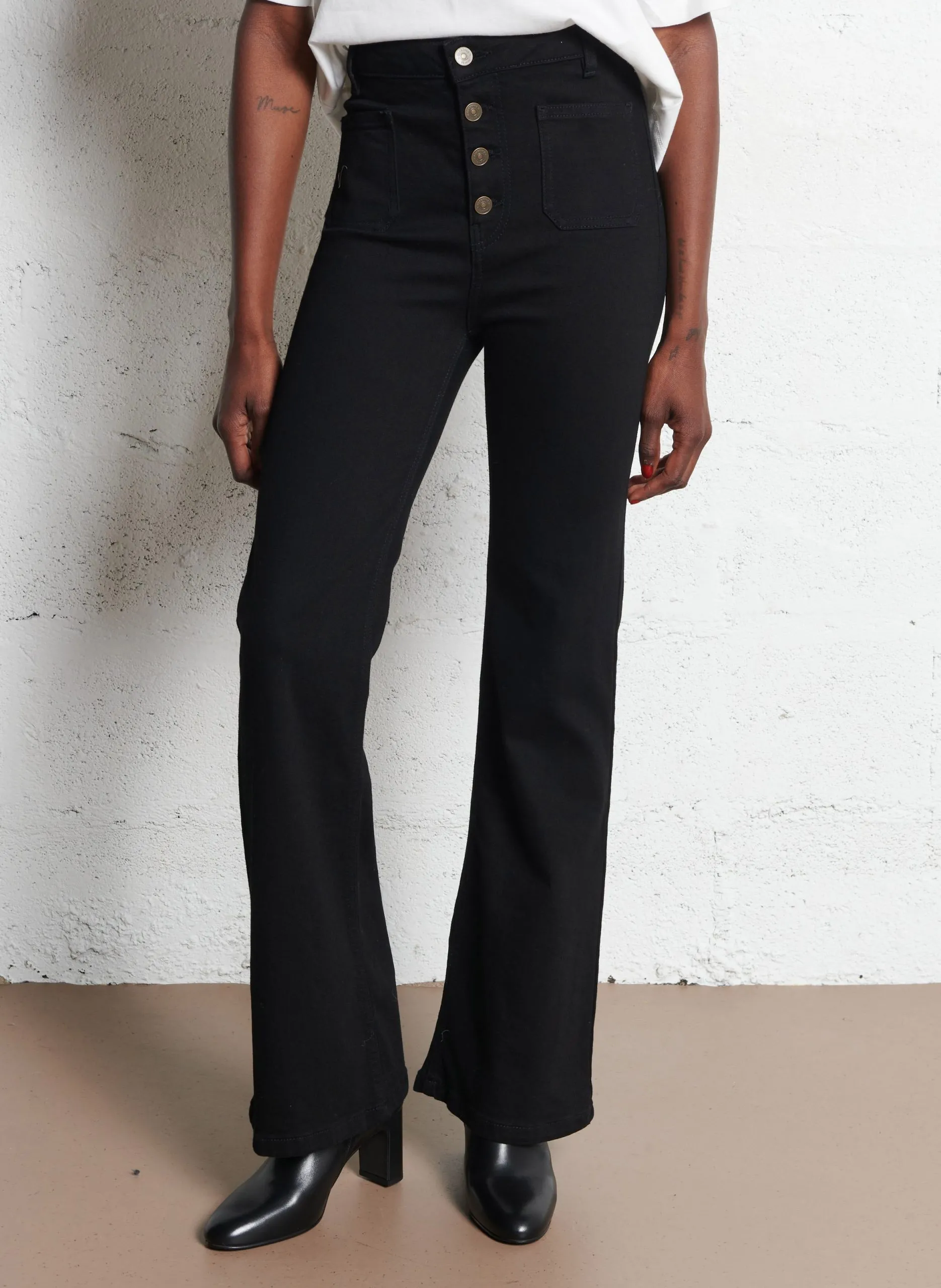 Charlotte - Flared Jeans aus Baumwolle Schwarz PODESSA