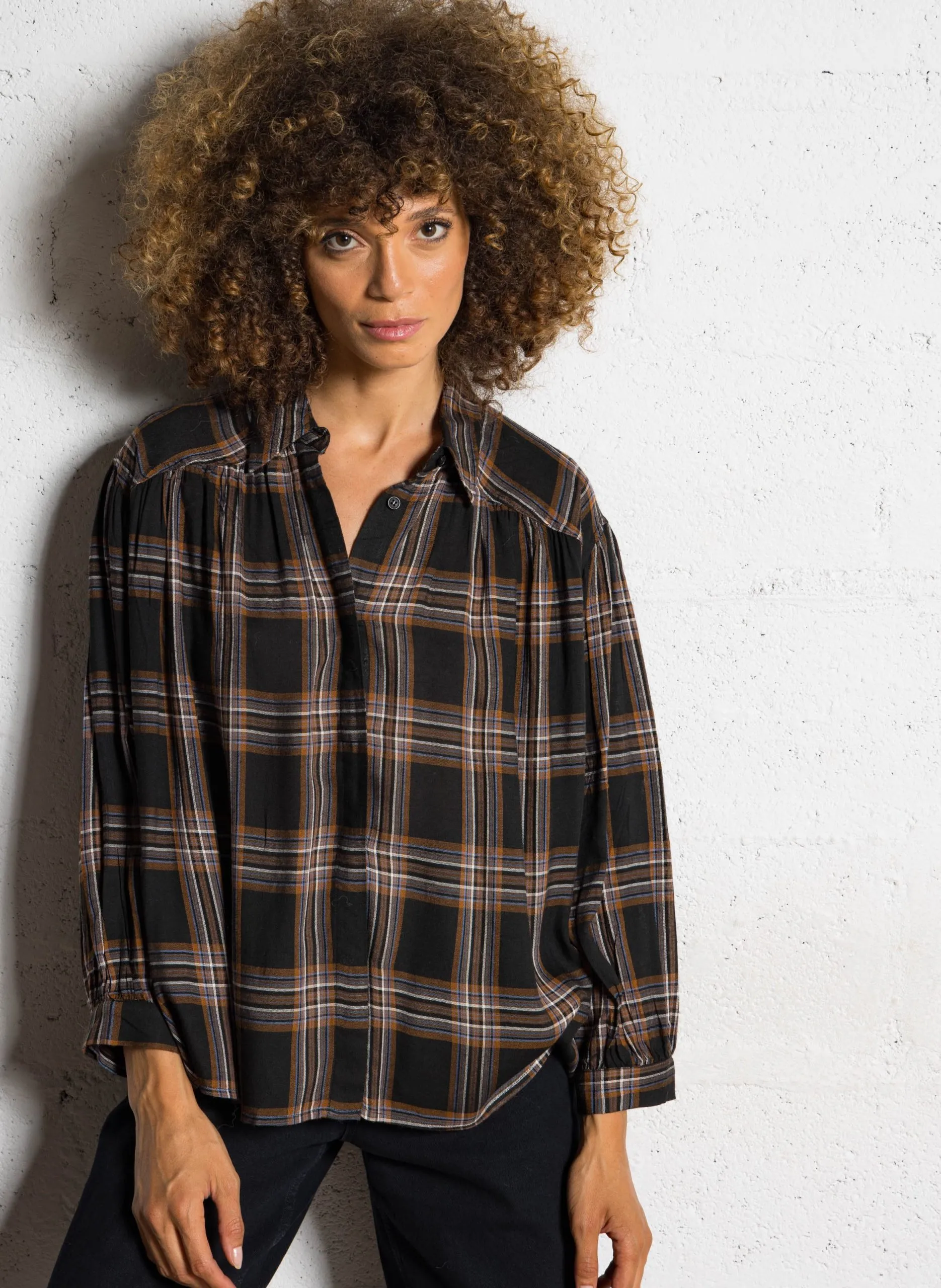 Bluse mit viktorianischem Kragen Schwarz