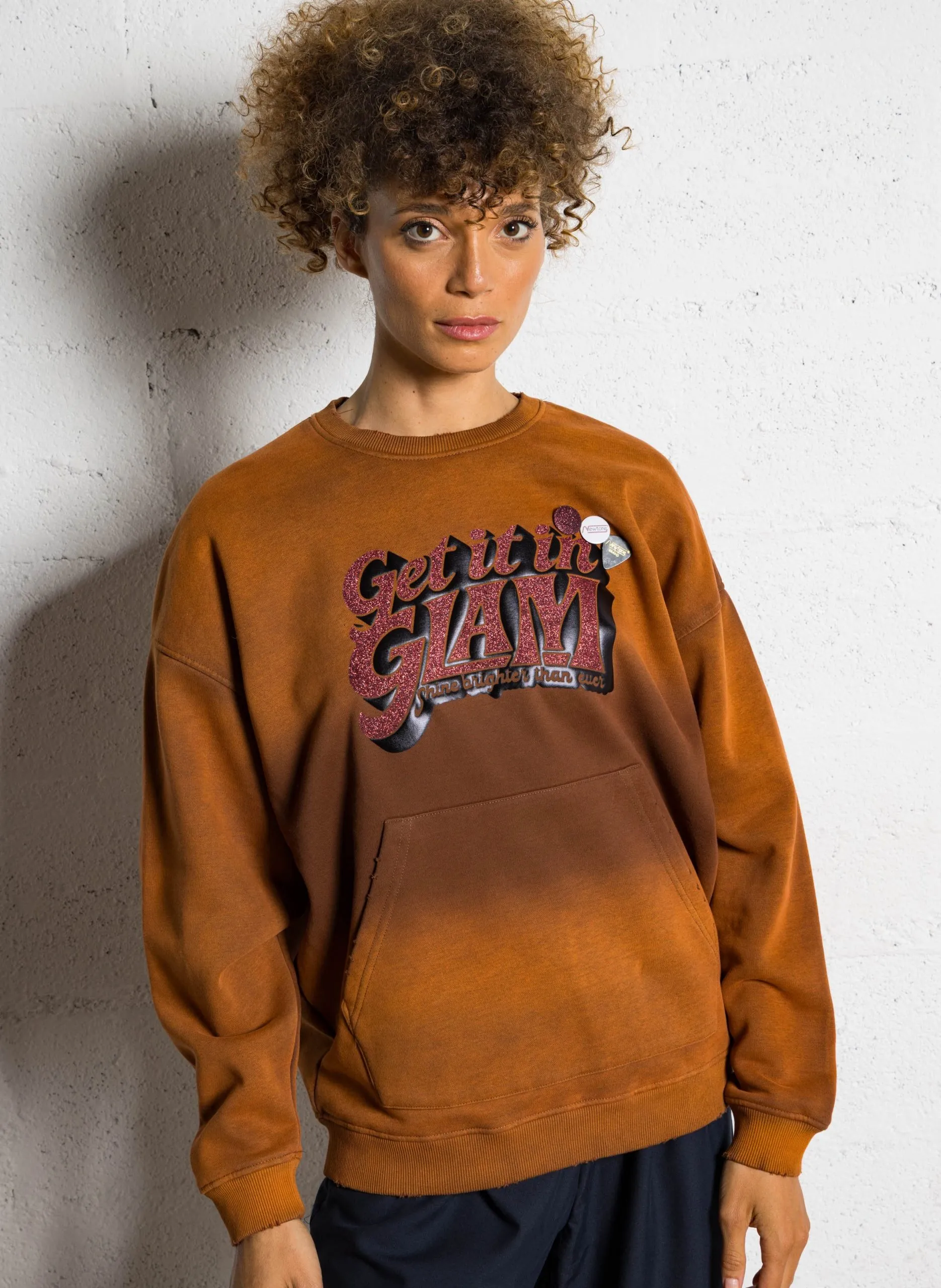 Weites Sweatshirt aus Baumwoll-Mix mit Rundhalsausschnitt und Siebdruck Braun SWPBRIG