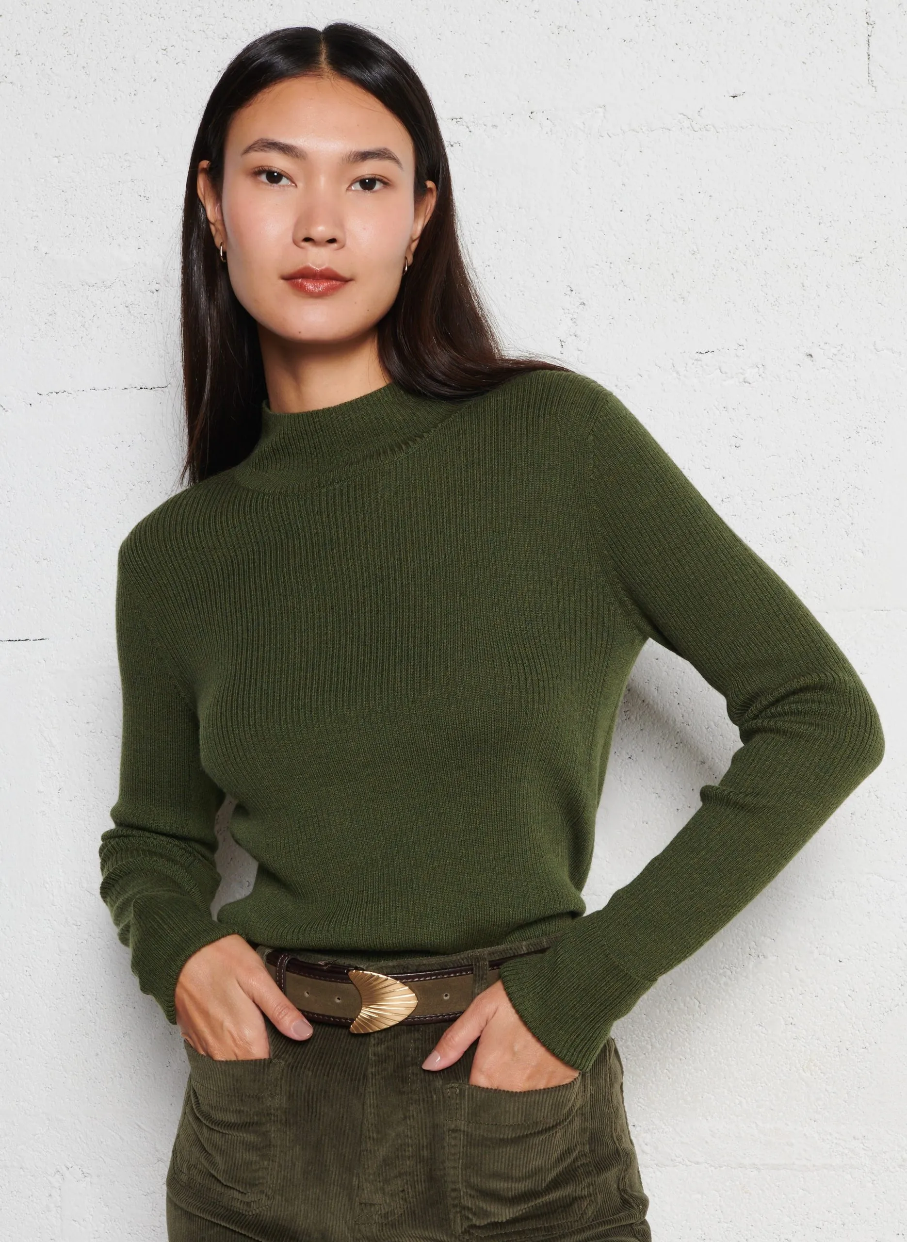 Anliegender Rollkragenpullover aus Wolle Khaki OLIN