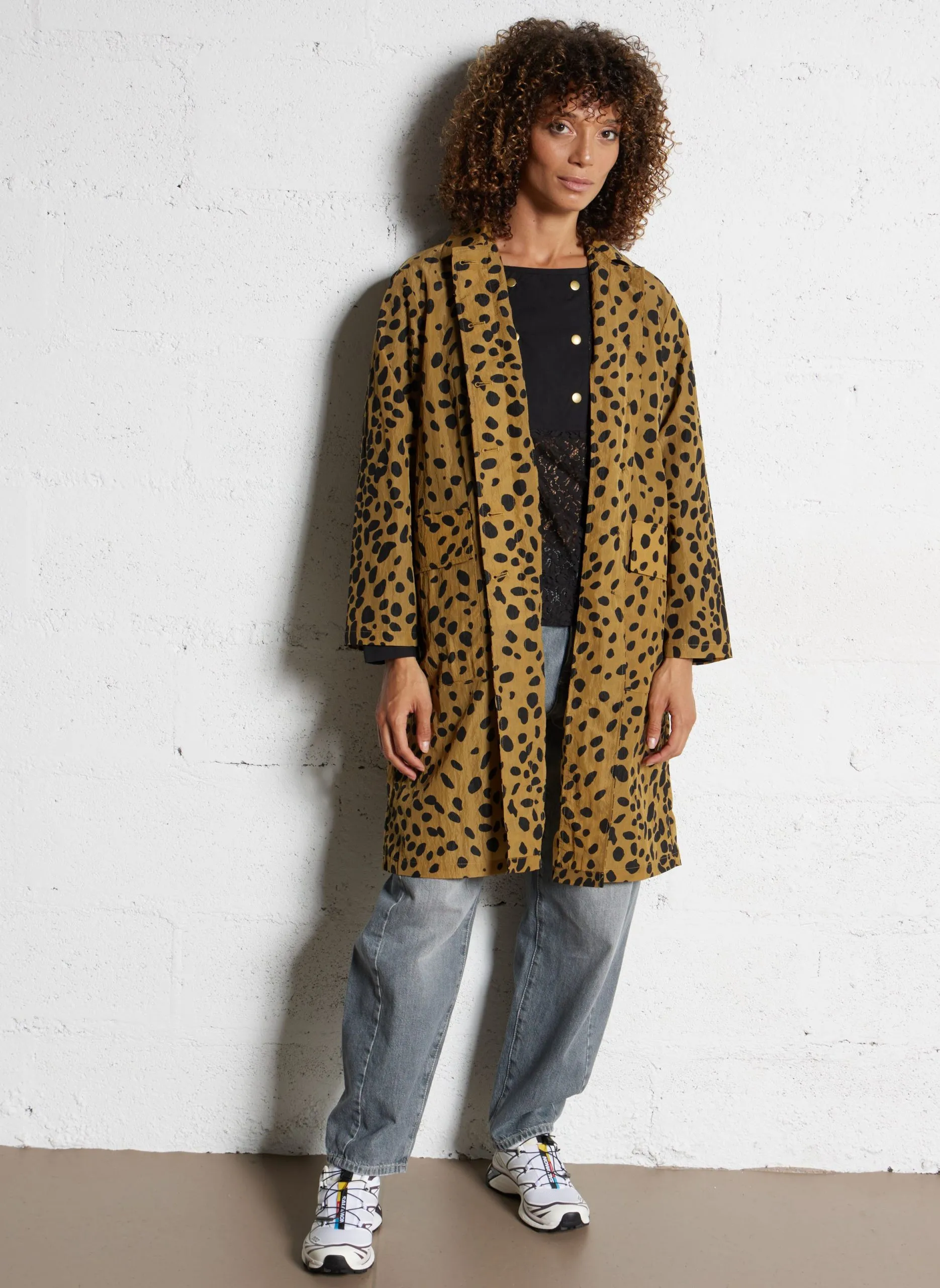 Jacke mit klassischem Kragen und Print Beige AVIONA