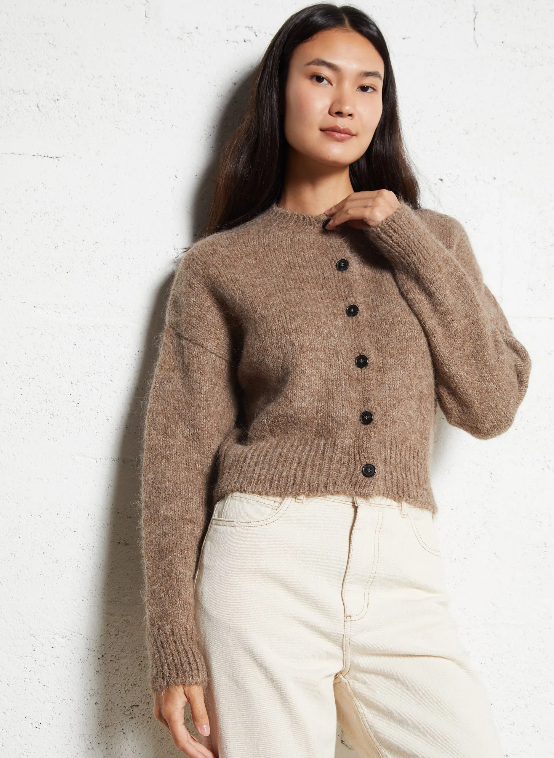 Locker geschnittene Strickjacke aus Alpaka-Mix mit Rundhalsausschnitt Braun NOELLA