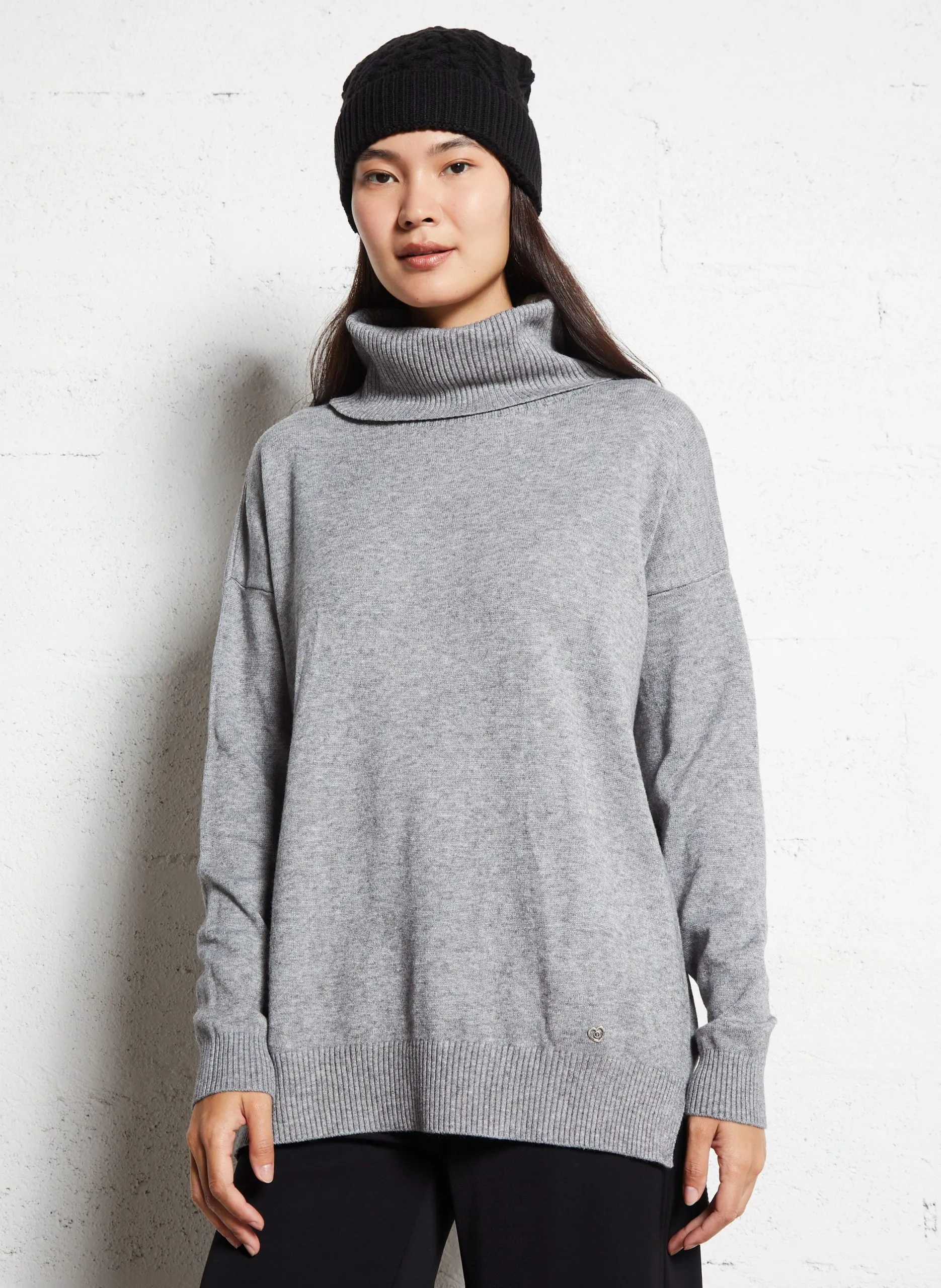 Gerade geschnittener Rollkragenpullover in melierter Optik Grau