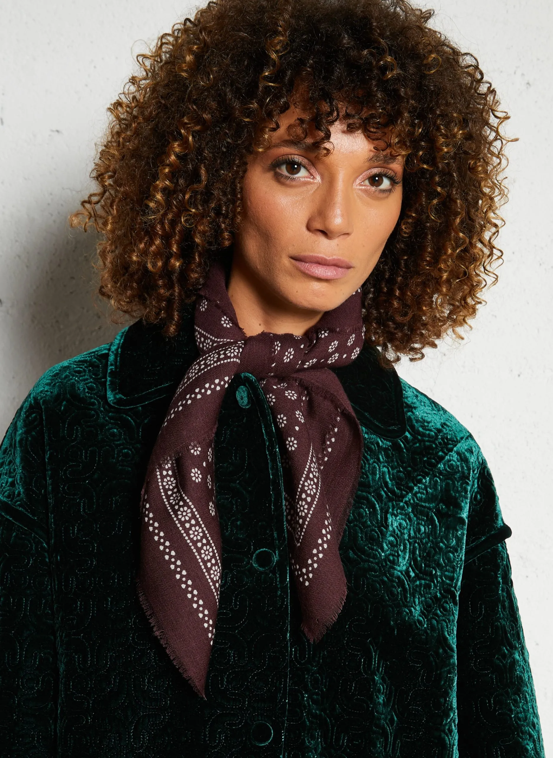 Tuch aus Wolle Pflaume N°676