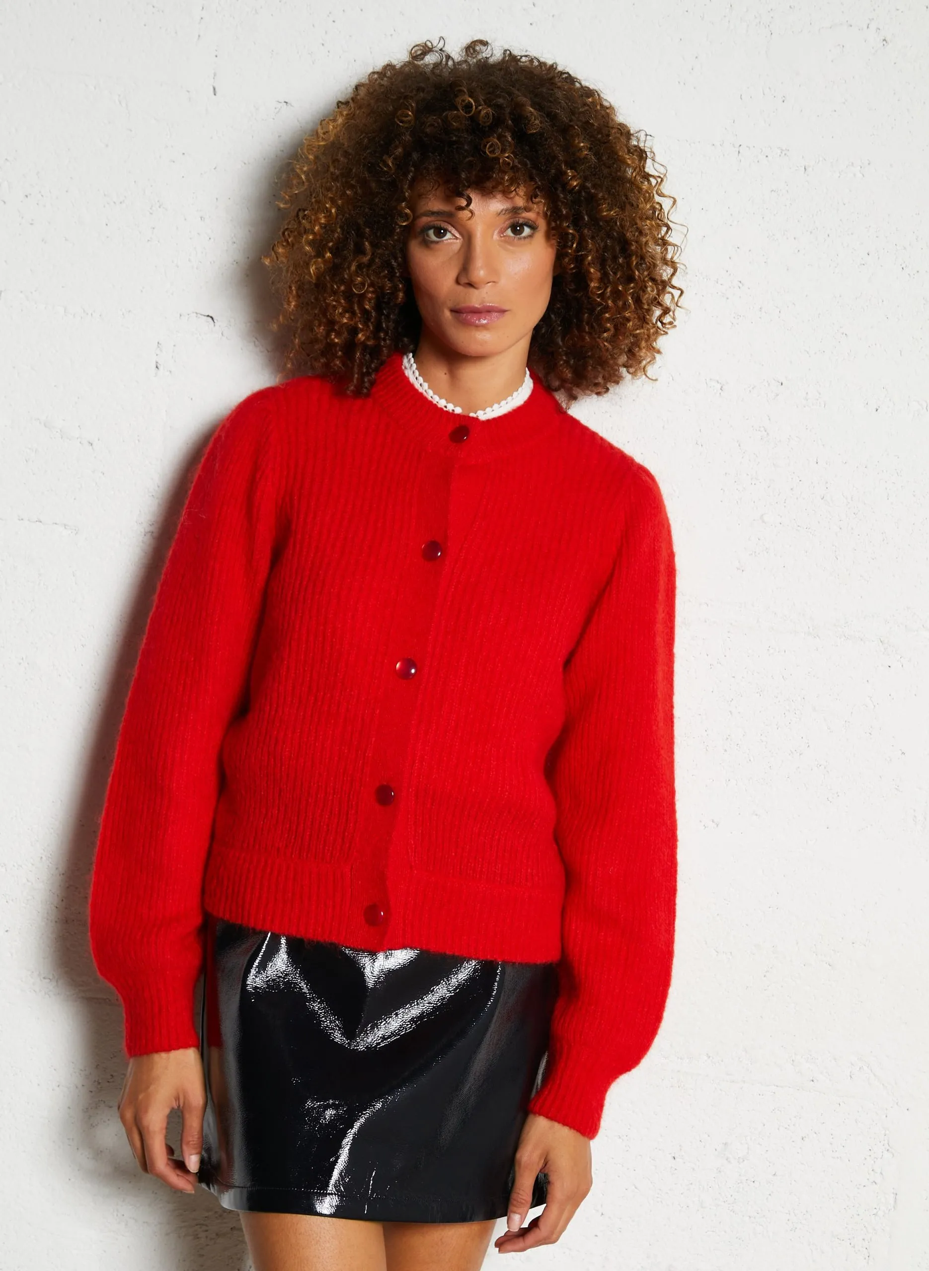 Gerade geschnittene Wollmix-Strickjacke mit Rundhalskragen Rot MIRABELLE