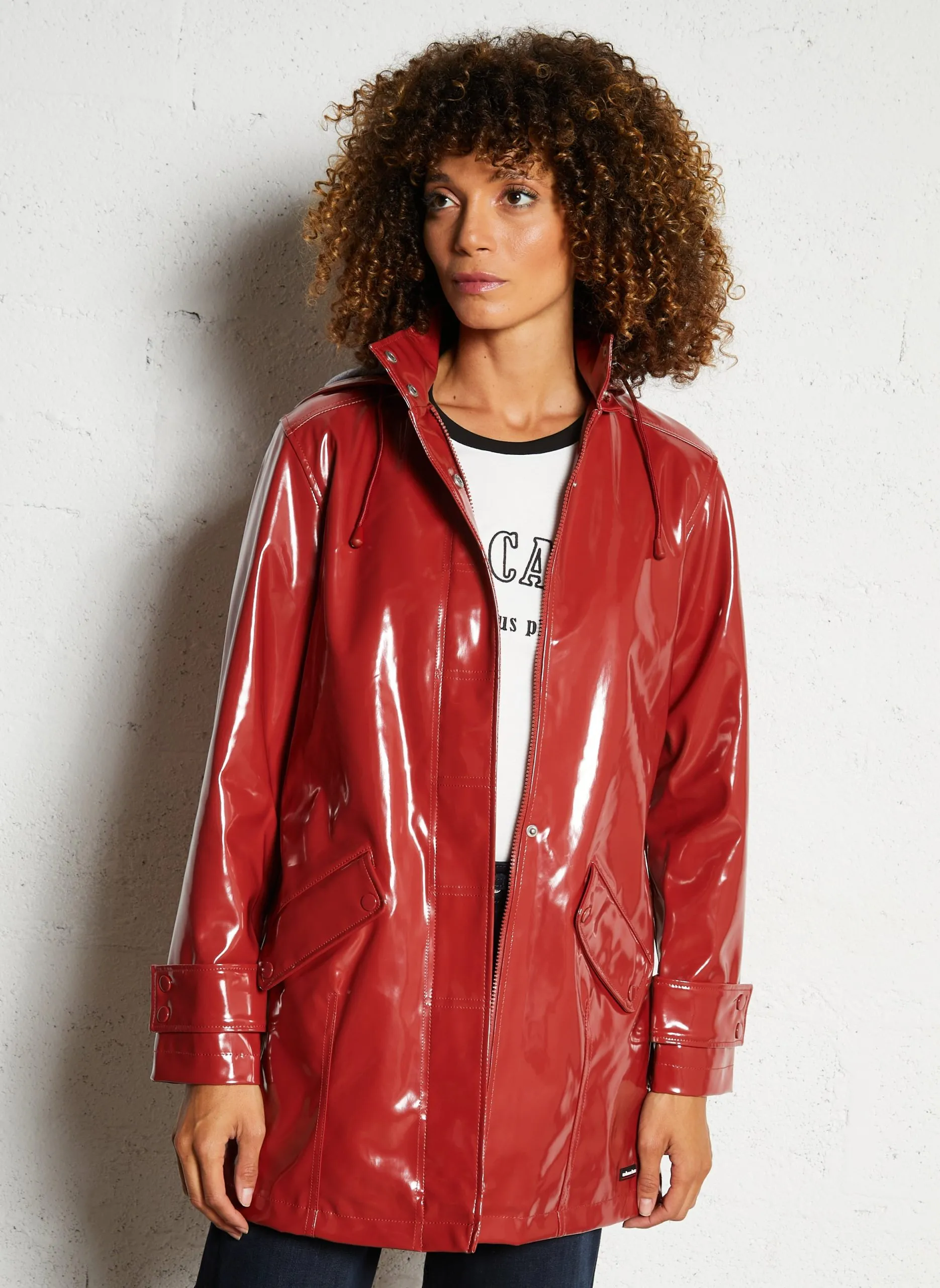 Lack-Regenmantel mit Kapuze Rot MAÉ