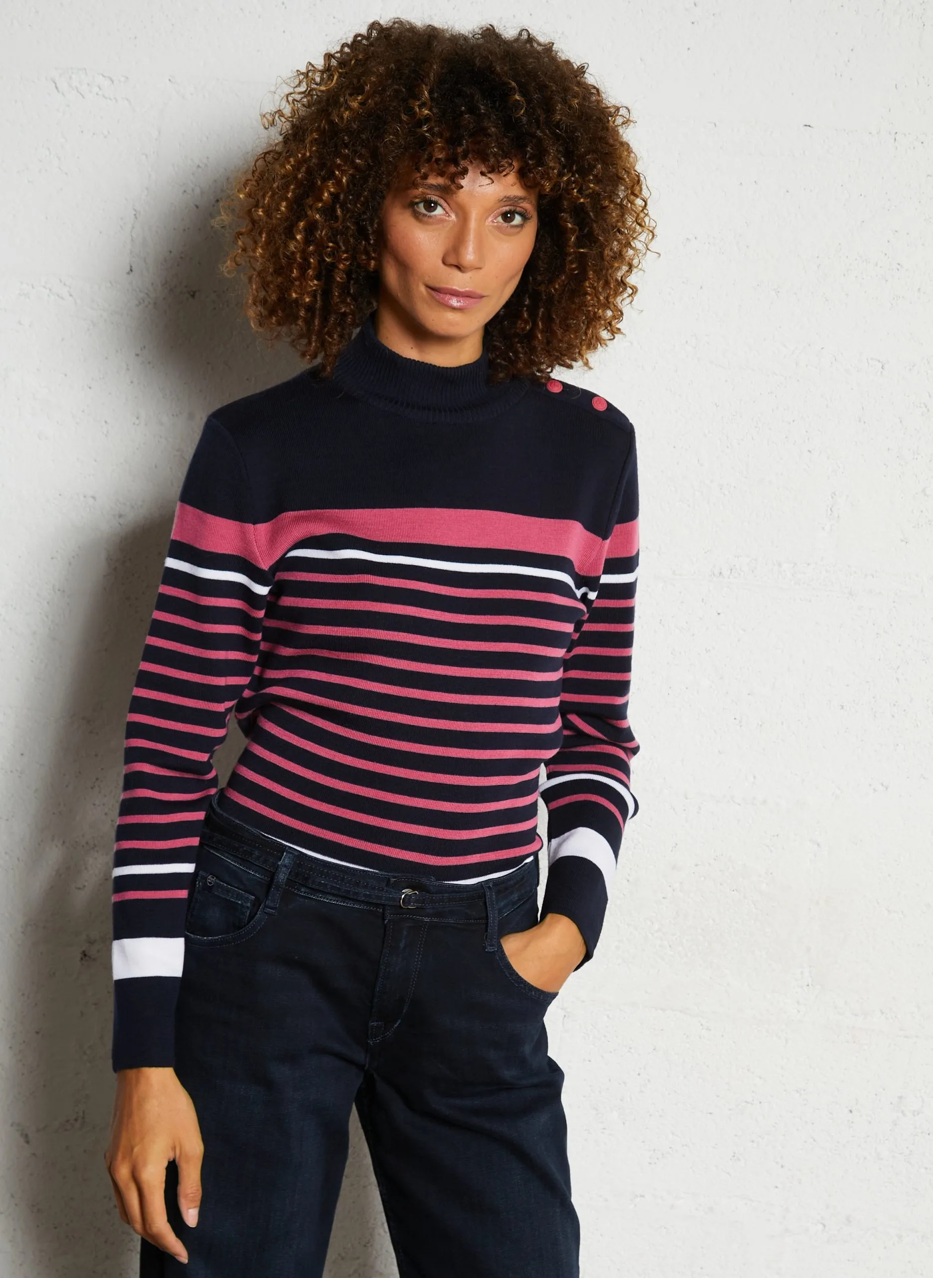 Wollpullover mit hohem Stehkragen im Marine-Stil Blau